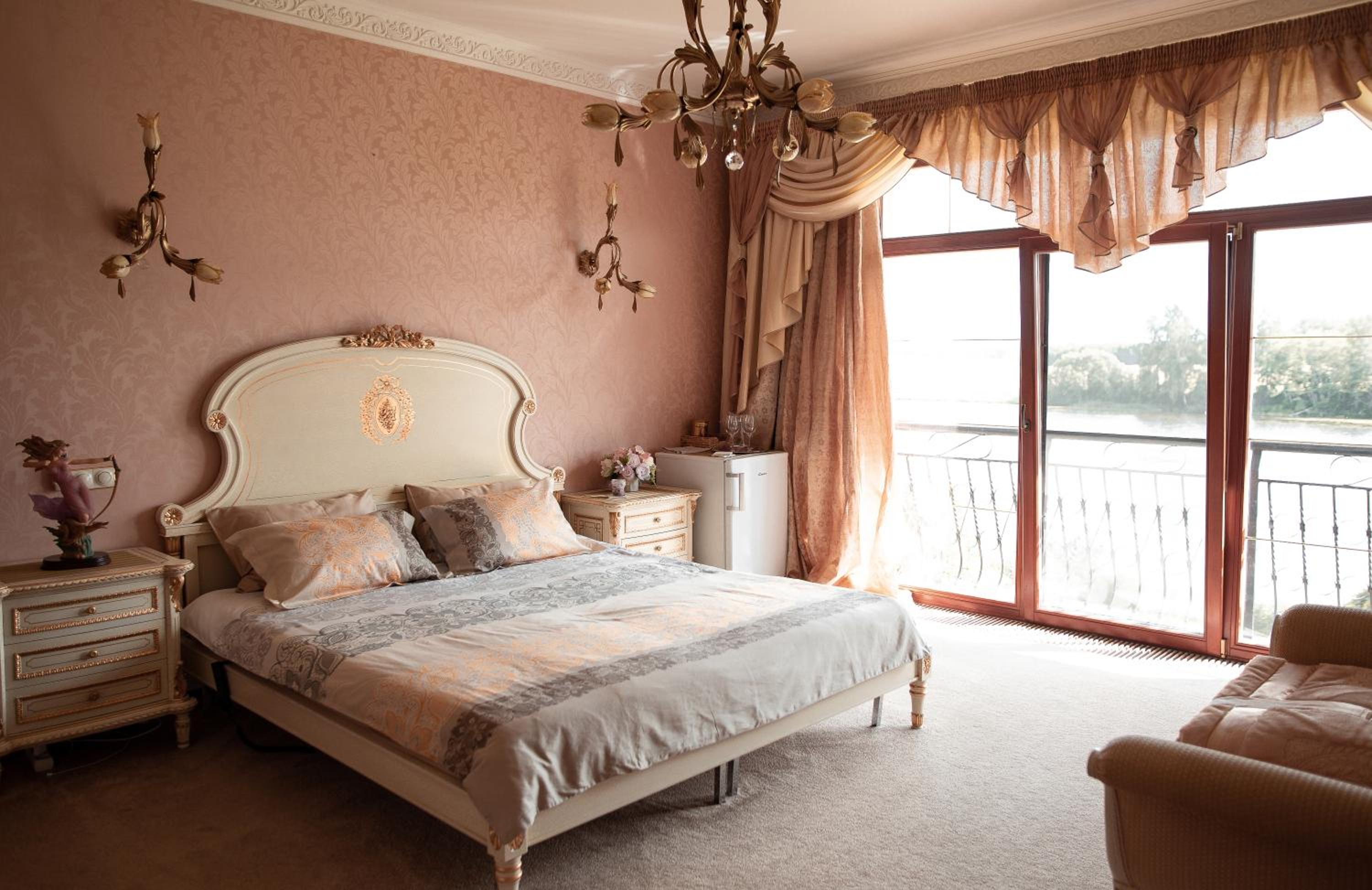 Suite with Lake View