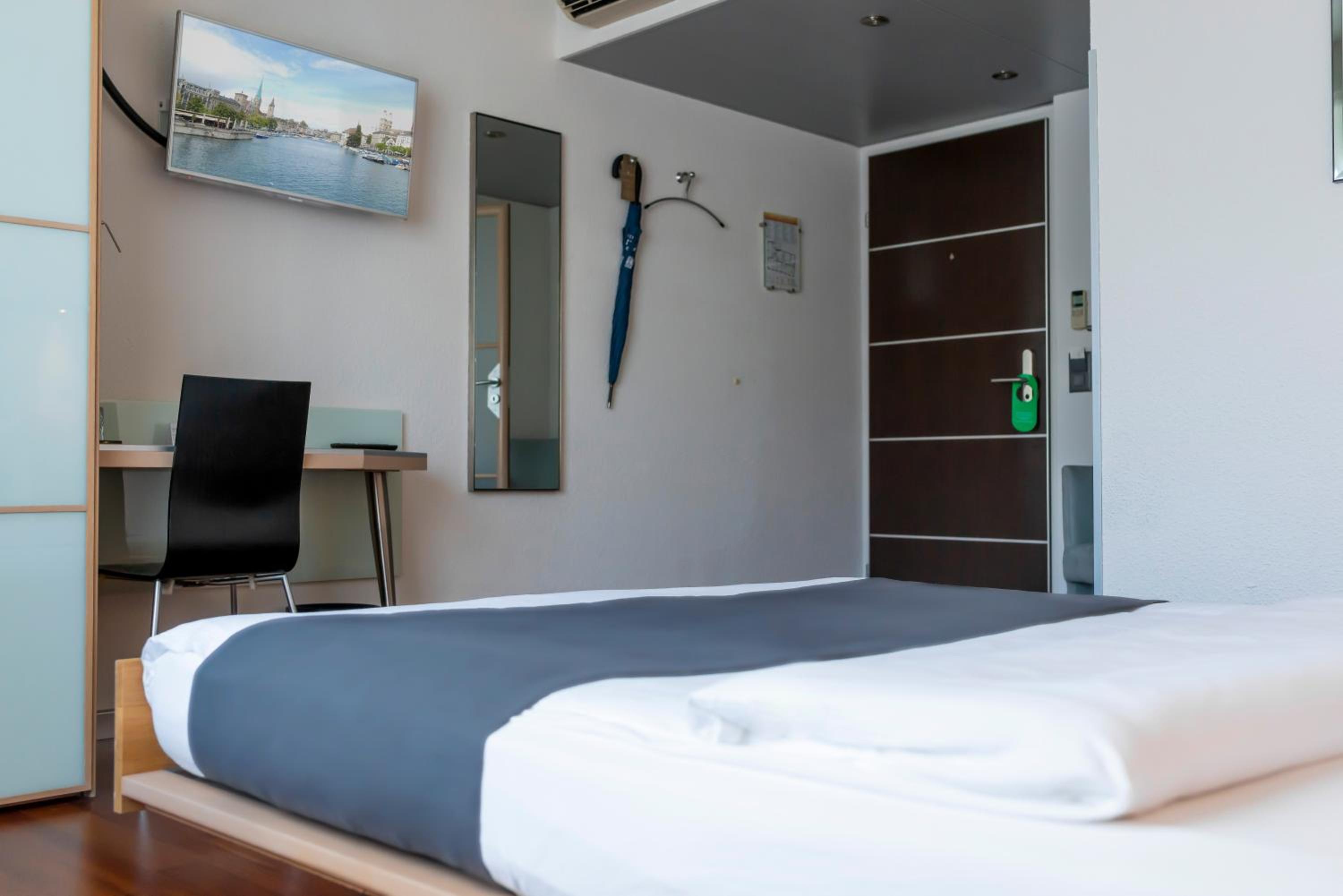 Standard Single Room thumbnail 5