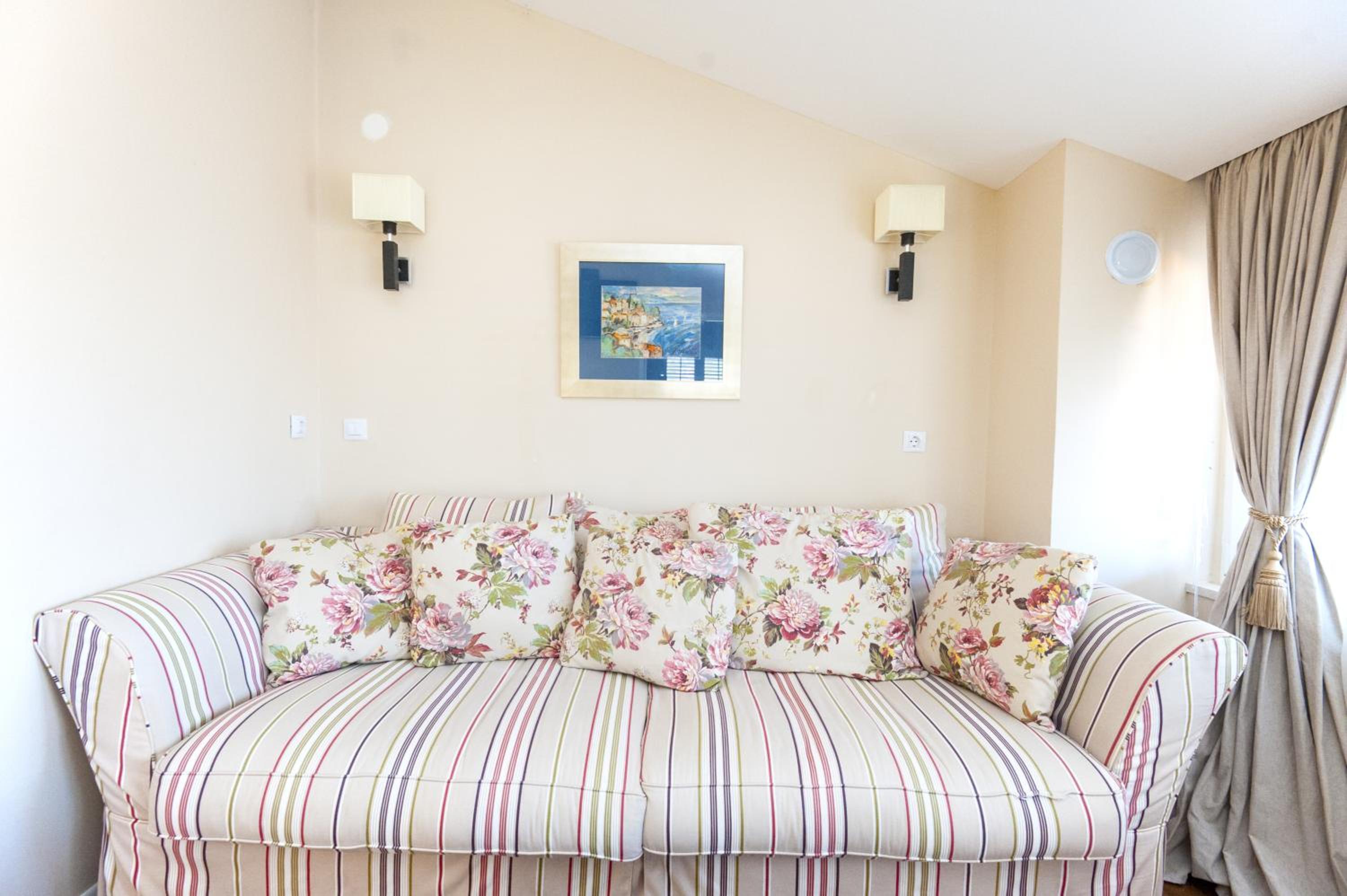 Three-Bedroom Apartment with Balcony