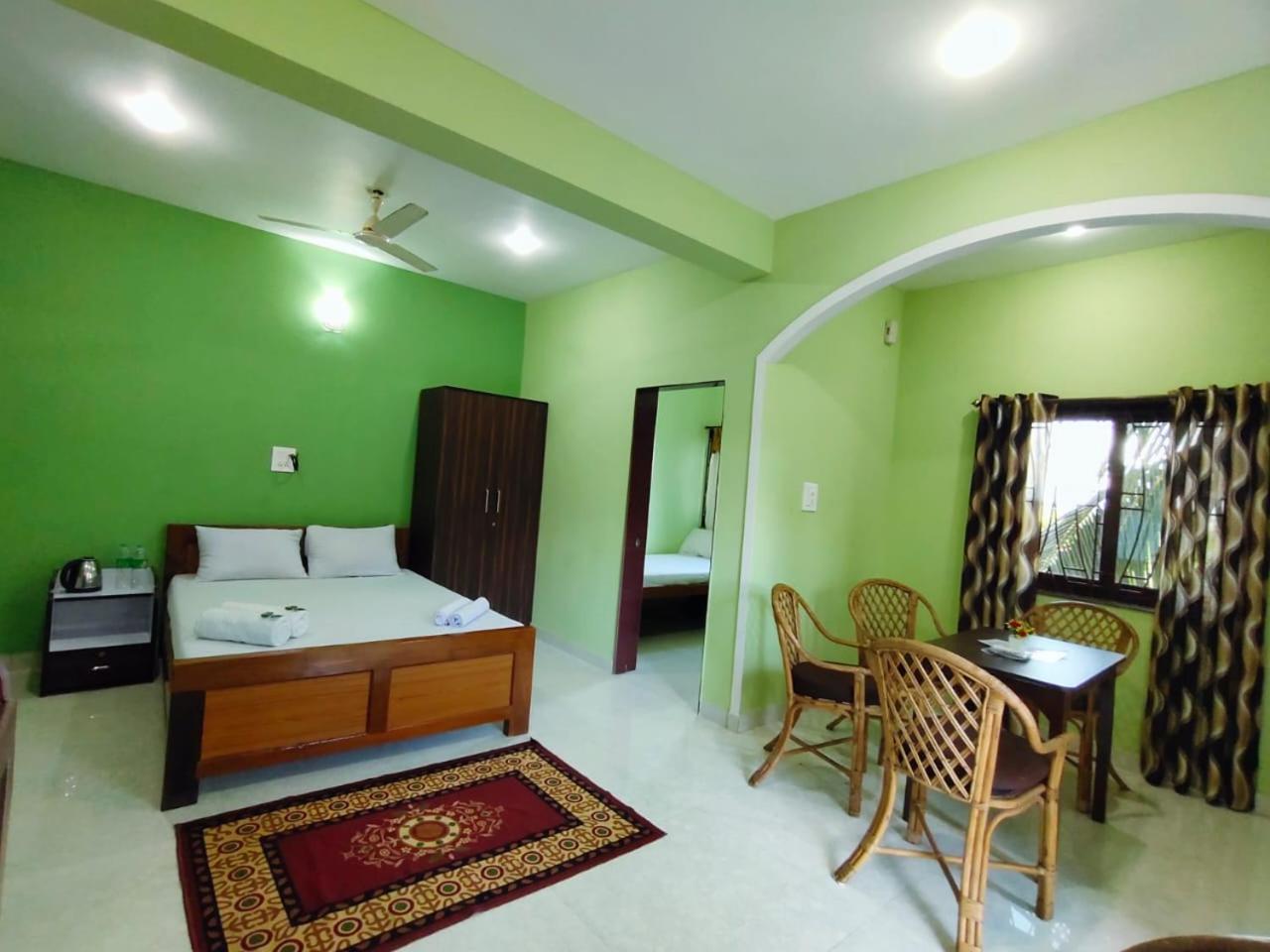 Deluxe Queen Room with Two Queen Beds photo 2