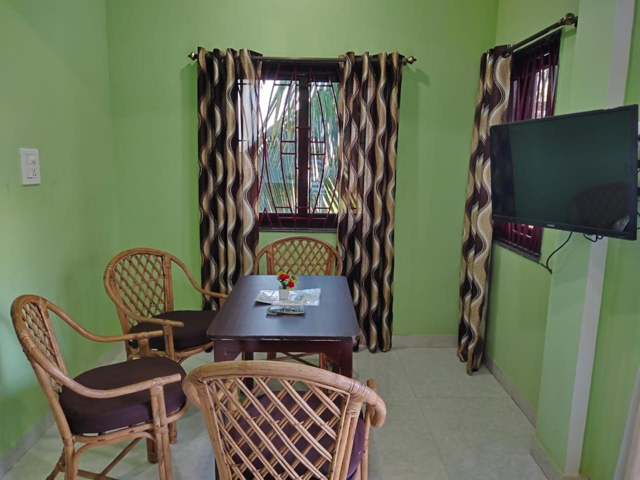 Deluxe Queen Room with Two Queen Beds photo 3