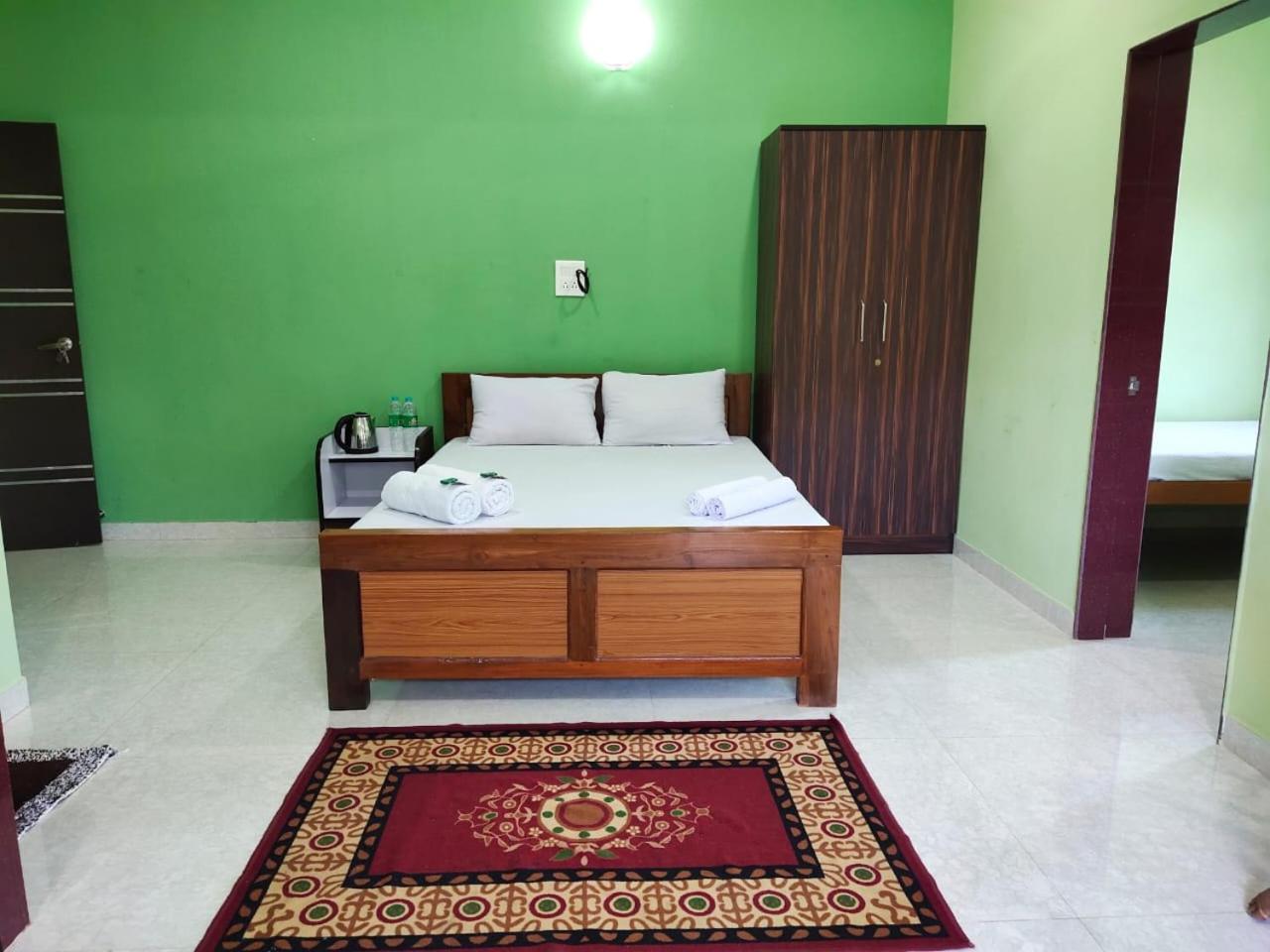 Deluxe Queen Room with Two Queen Beds photo 1