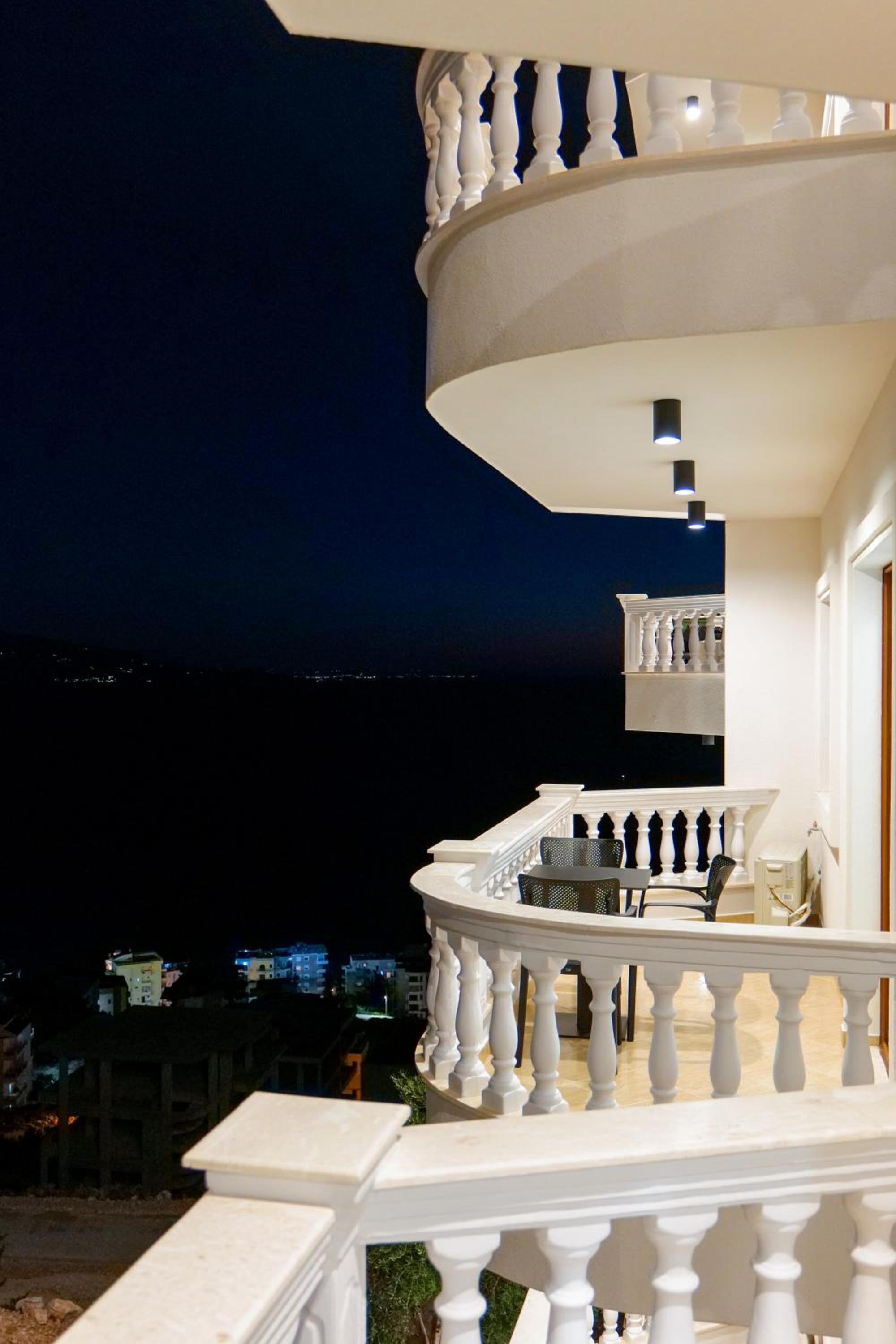 One-Bedroom Apartment with Side Sea View photo 3