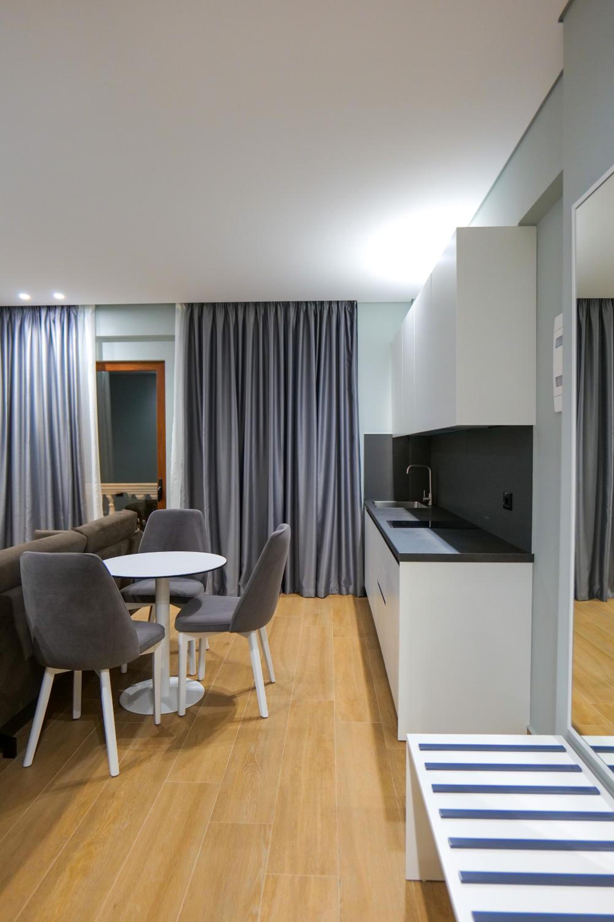 One-Bedroom Apartment with Side Sea View photo 2