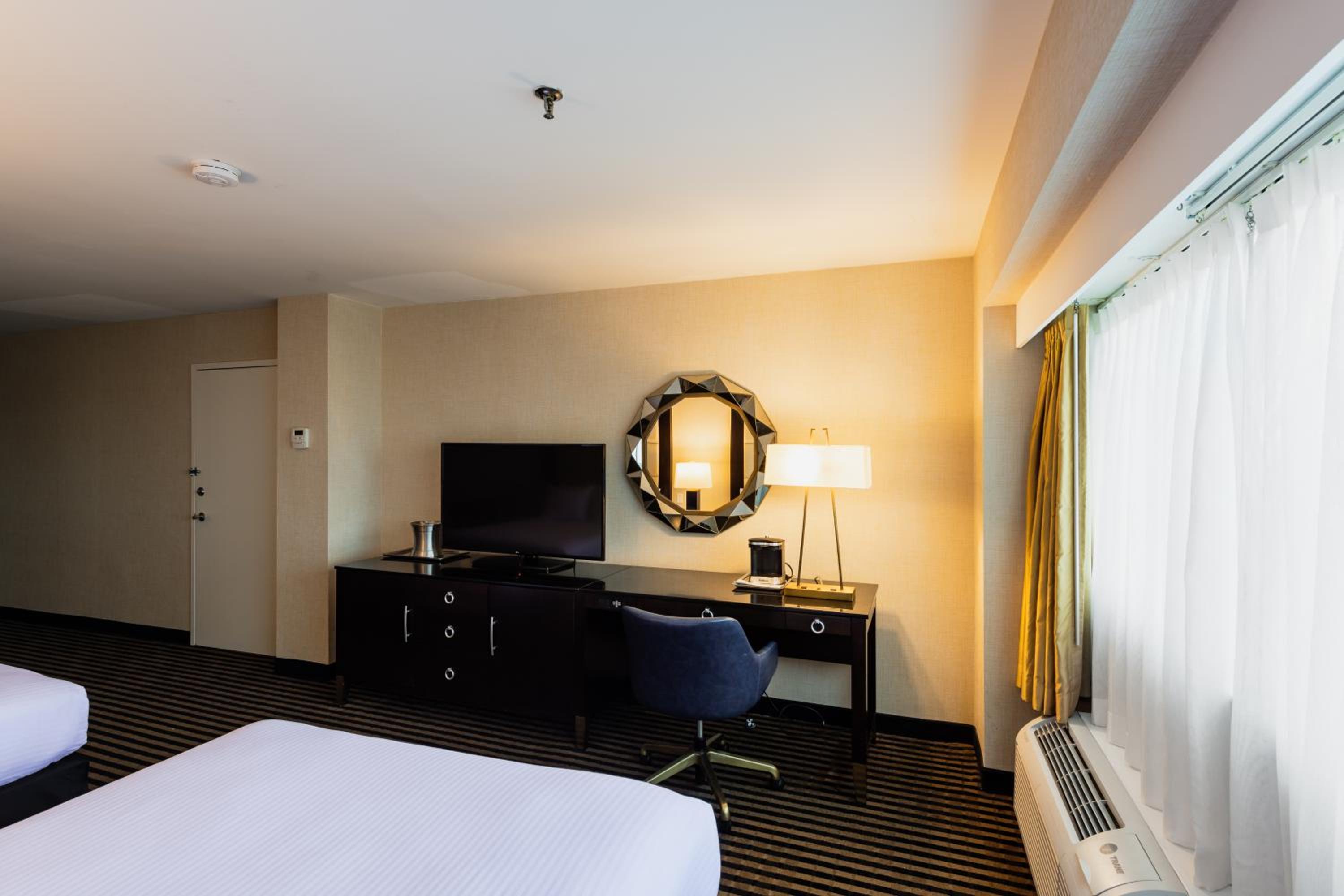 Queen Room with Two Queen Beds - Photo 6