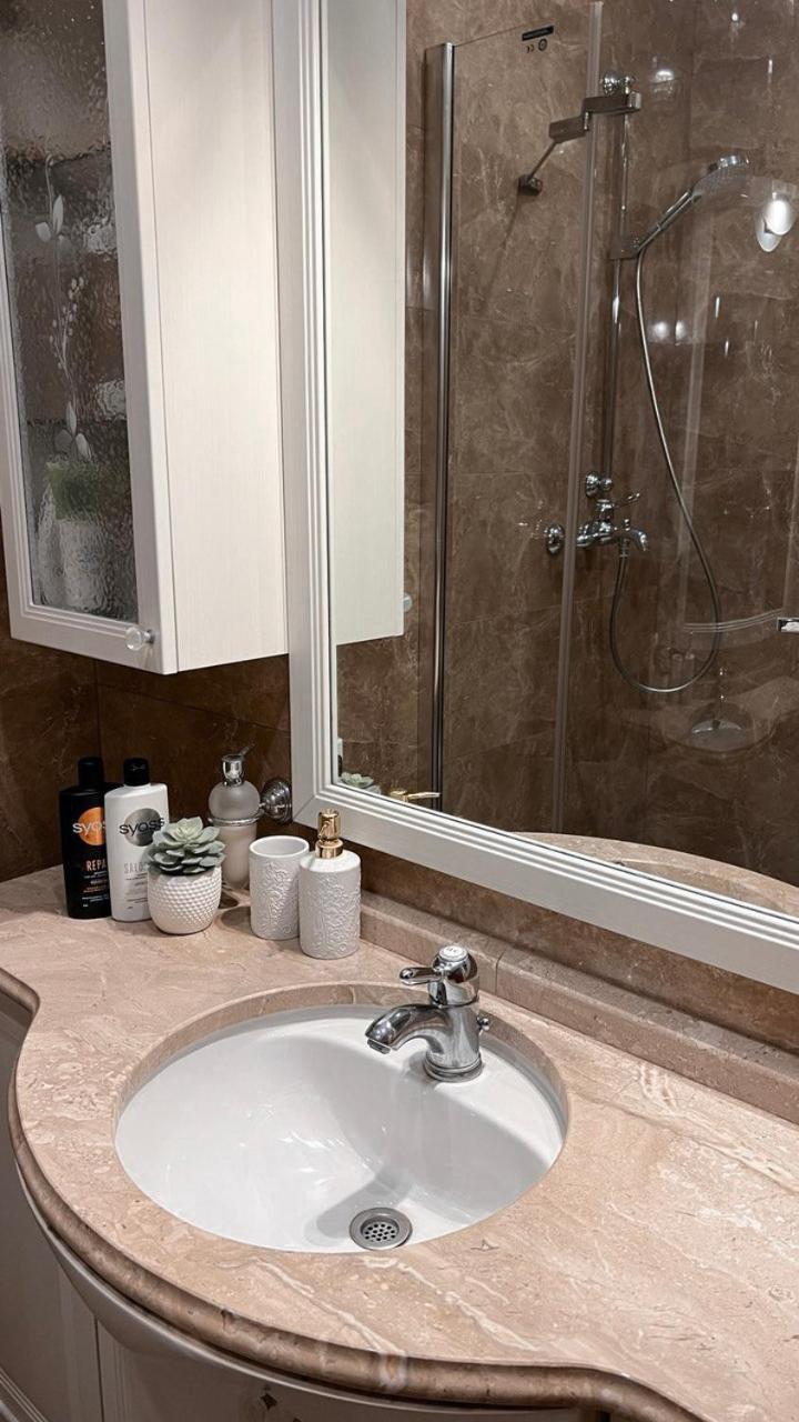 Double Room with Shared Bathroom photo 2