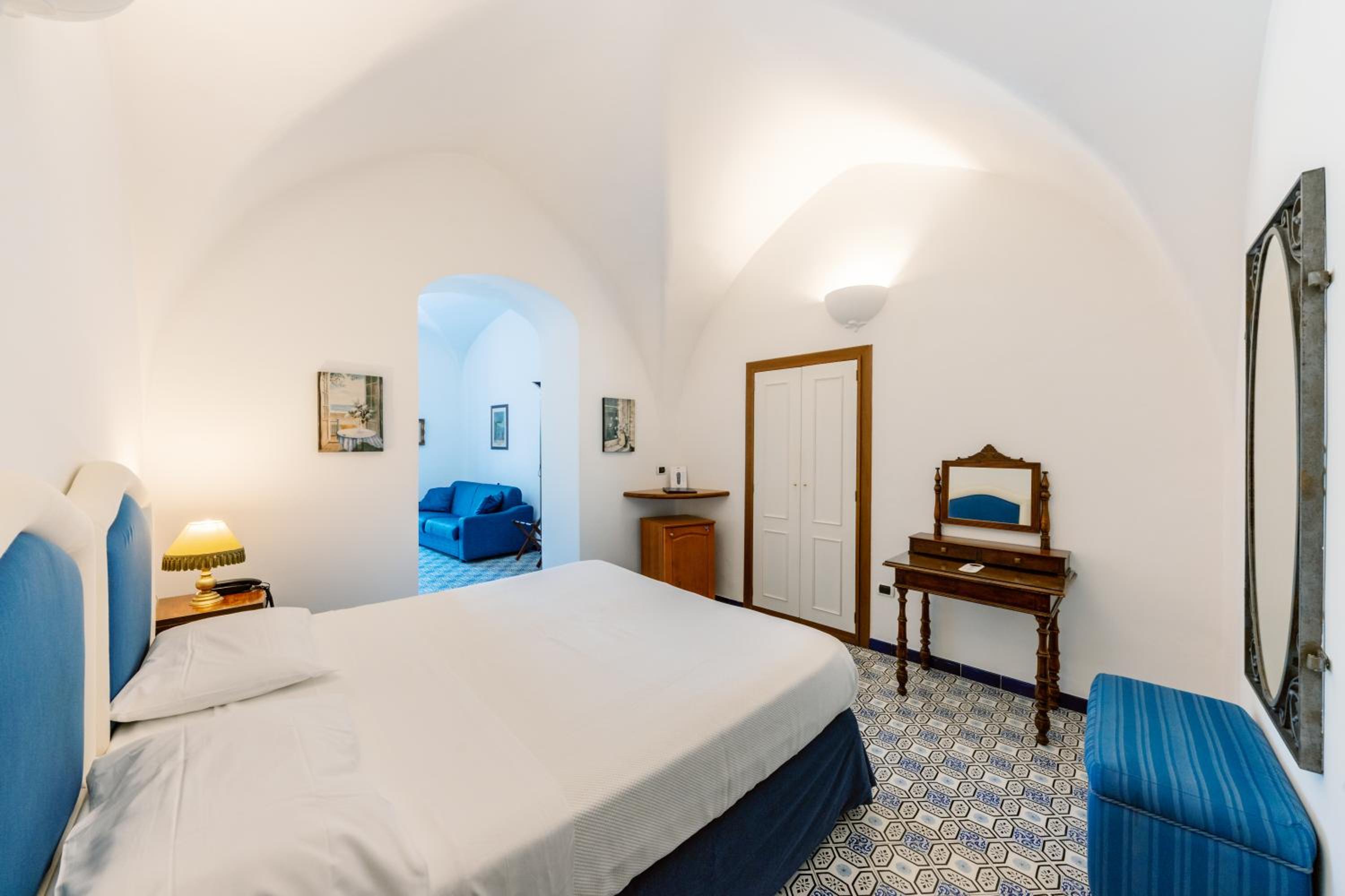 Superior Double or Twin Room - Photo 11
