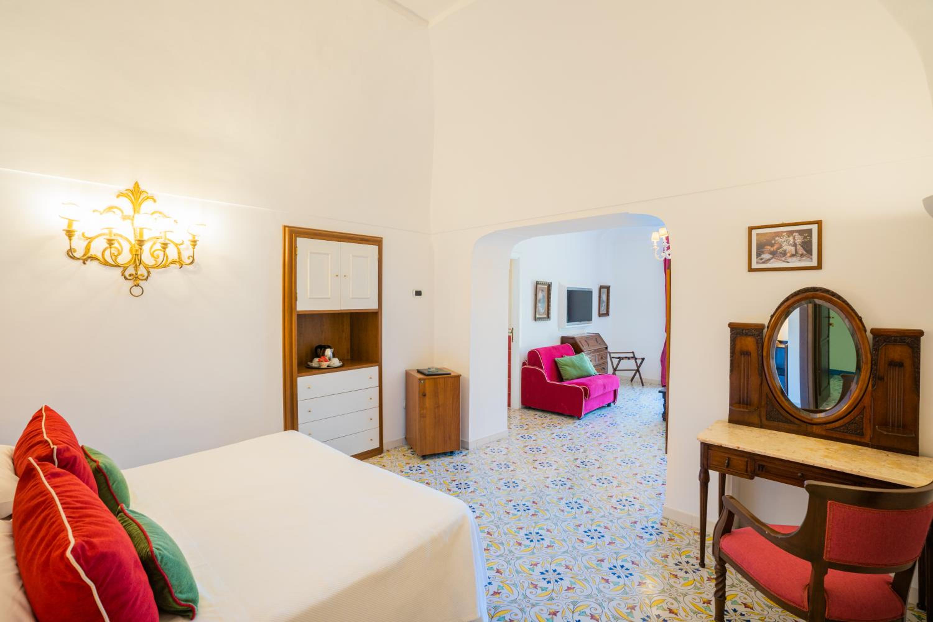 Superior Double or Twin Room - Photo 8
