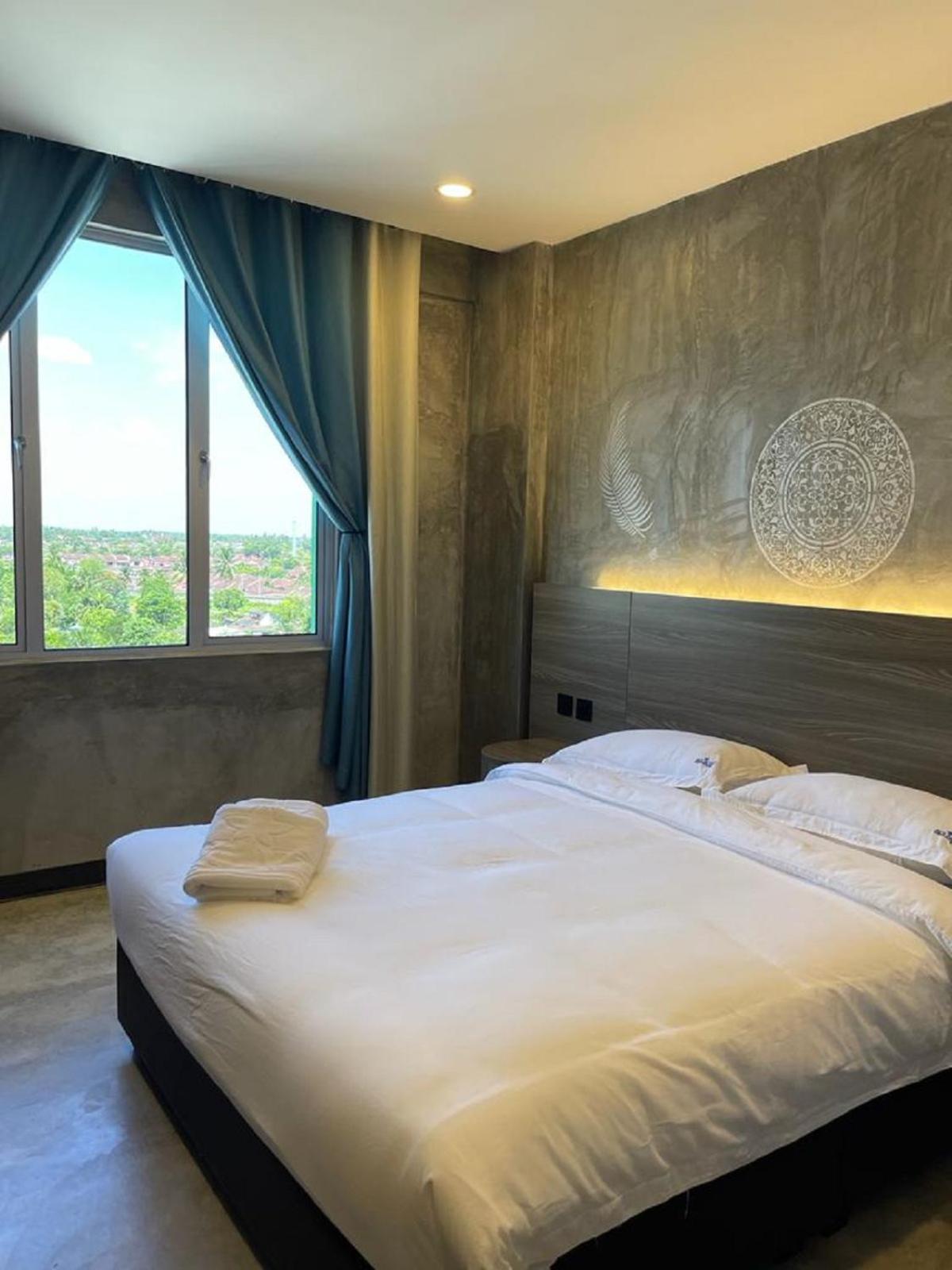 Deluxe Queen Room