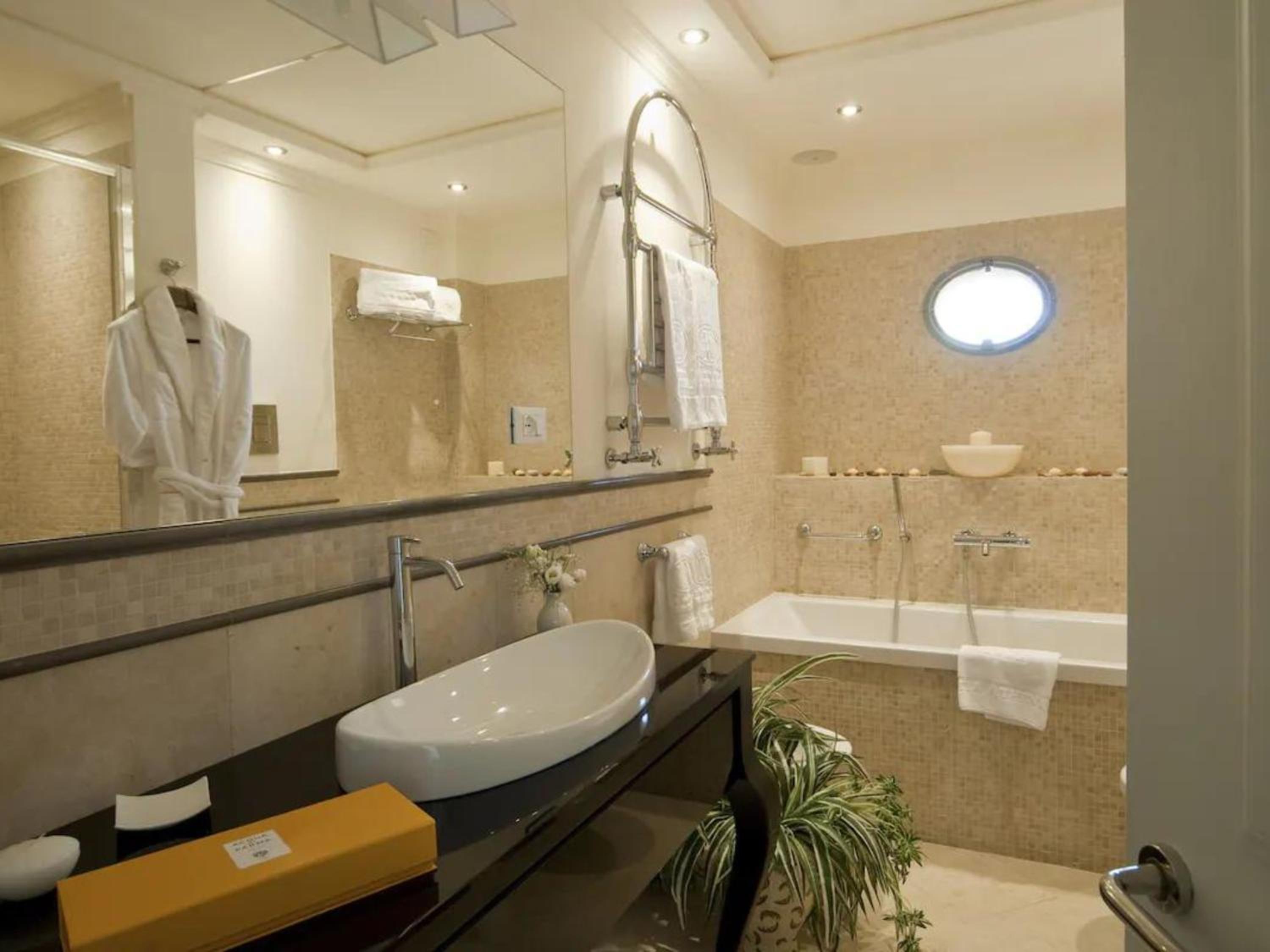 Suite - Photo 4