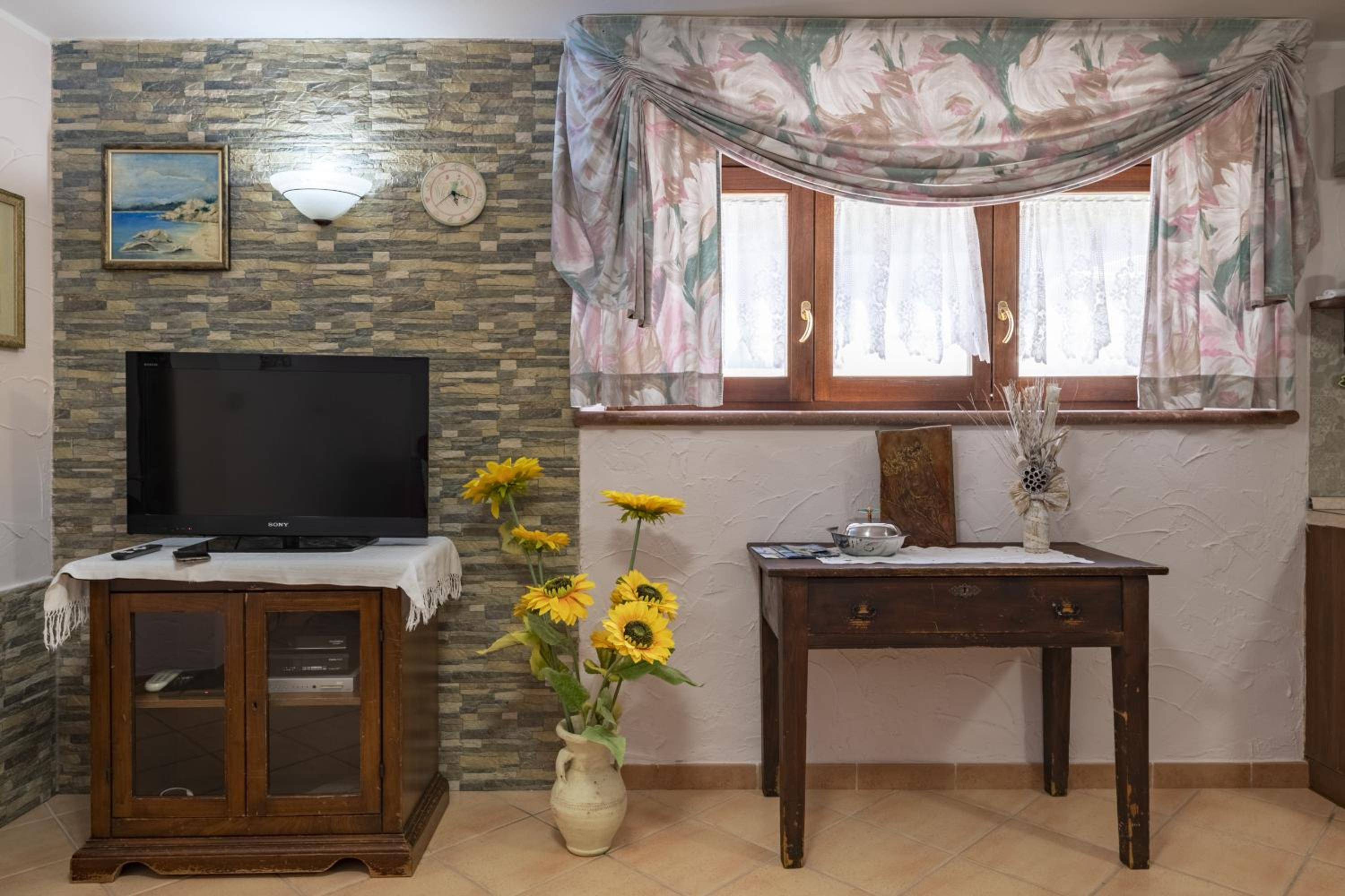 Two-Bedroom House photo 2