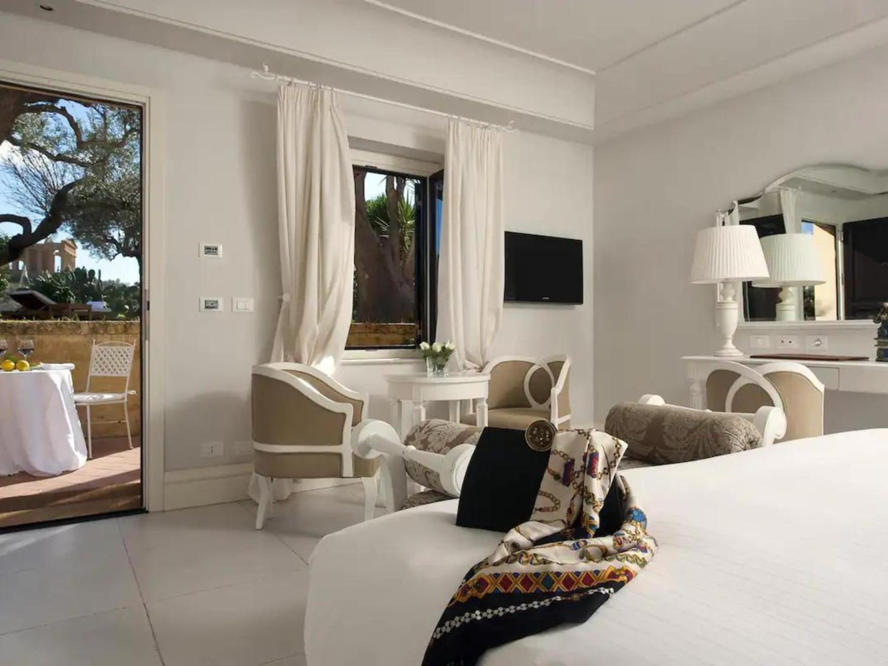 Double Room with Temple View - Photo 3