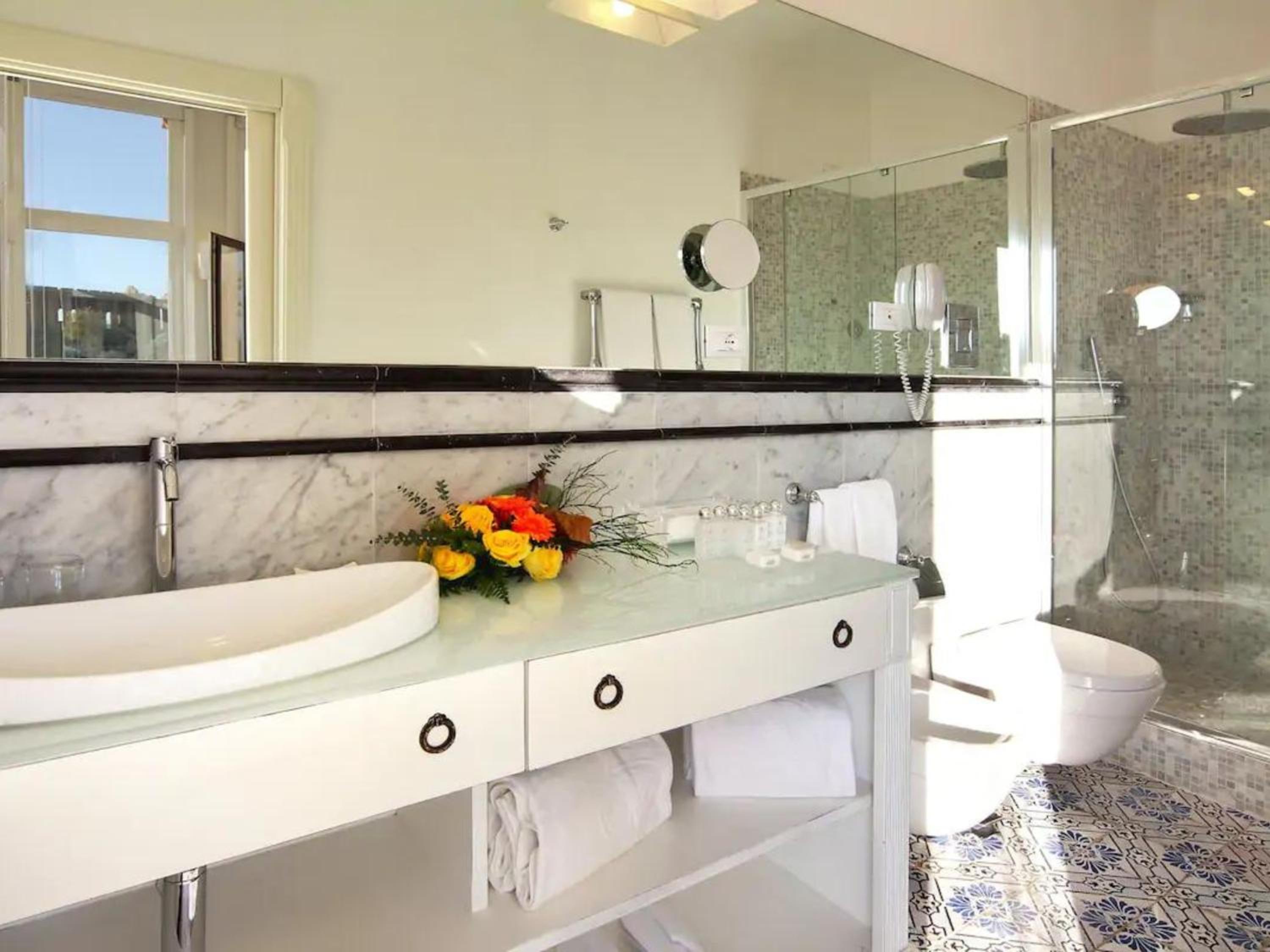 Deluxe Double or Twin Room - Photo 3