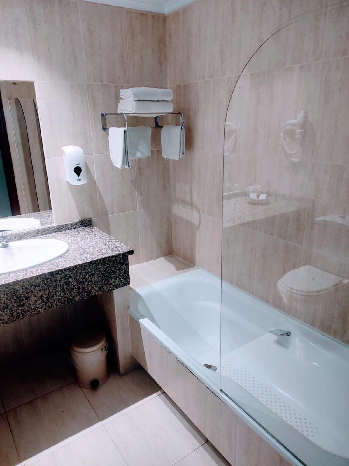 Double Room - Photo 2