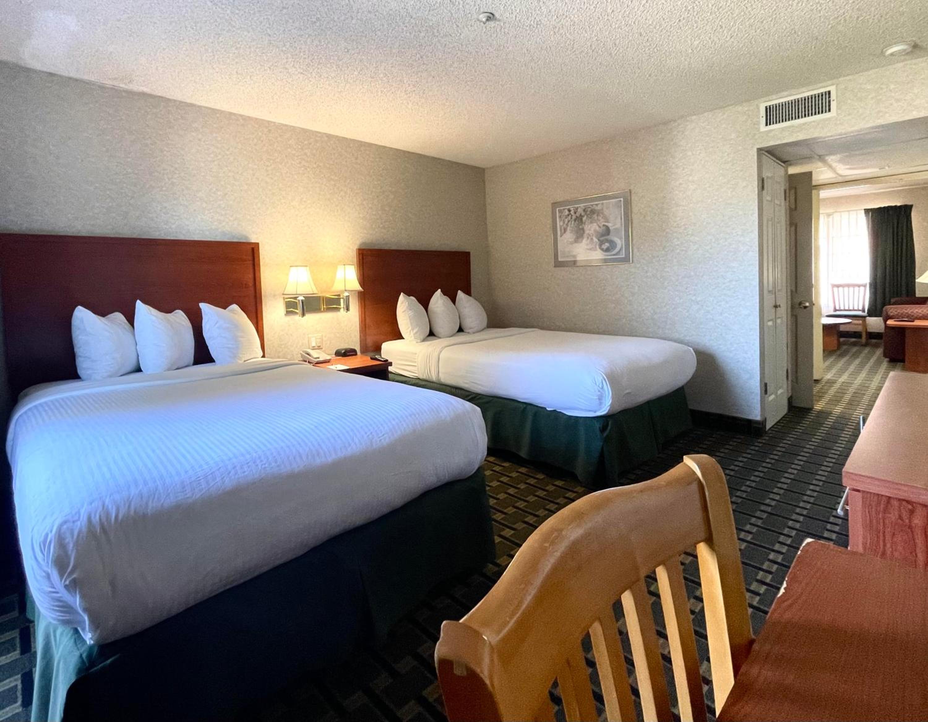 Double Suite with Two Double Beds- Non-Smoking - Photo 1
