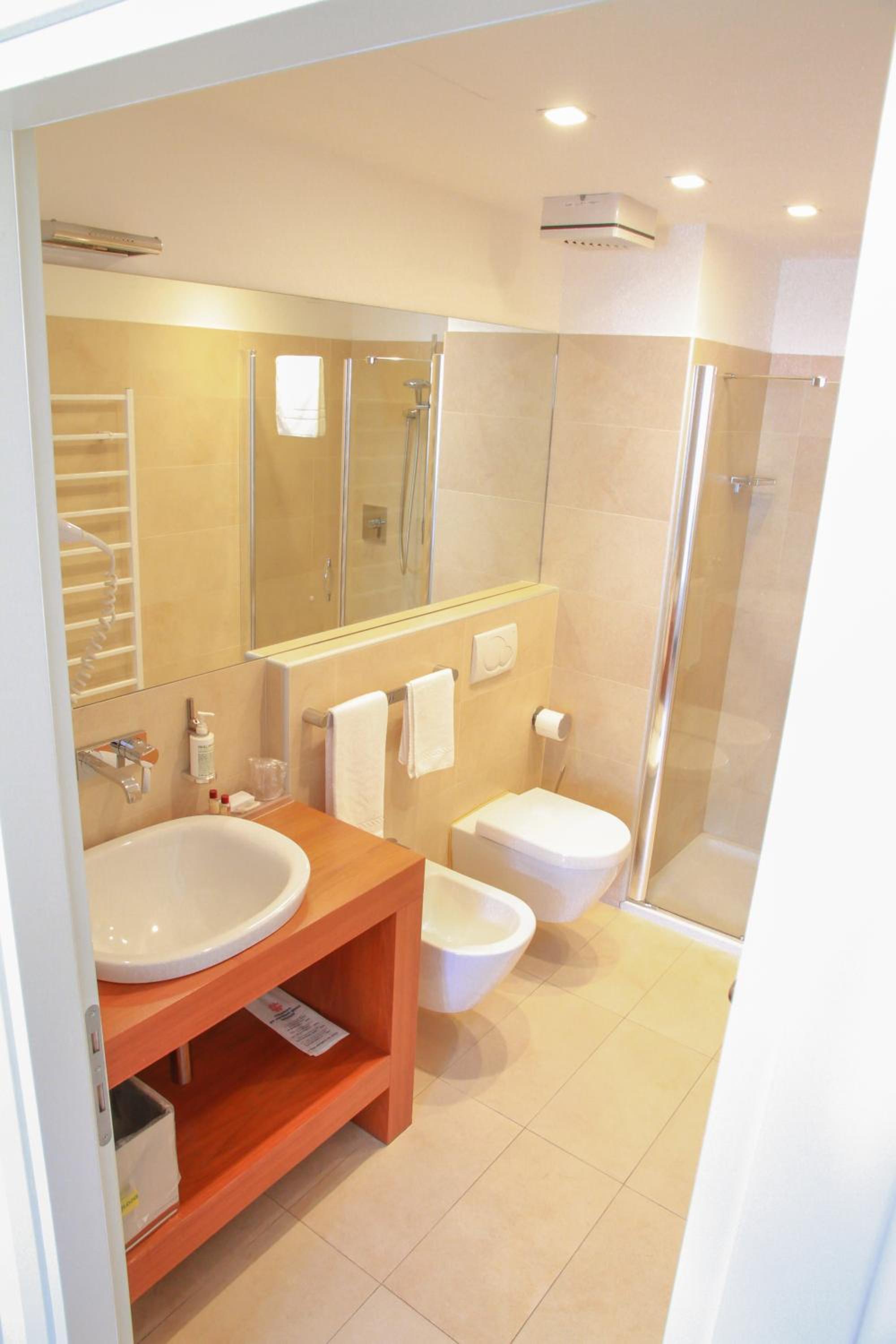 Double Room with Private Bathroom - Photo 5