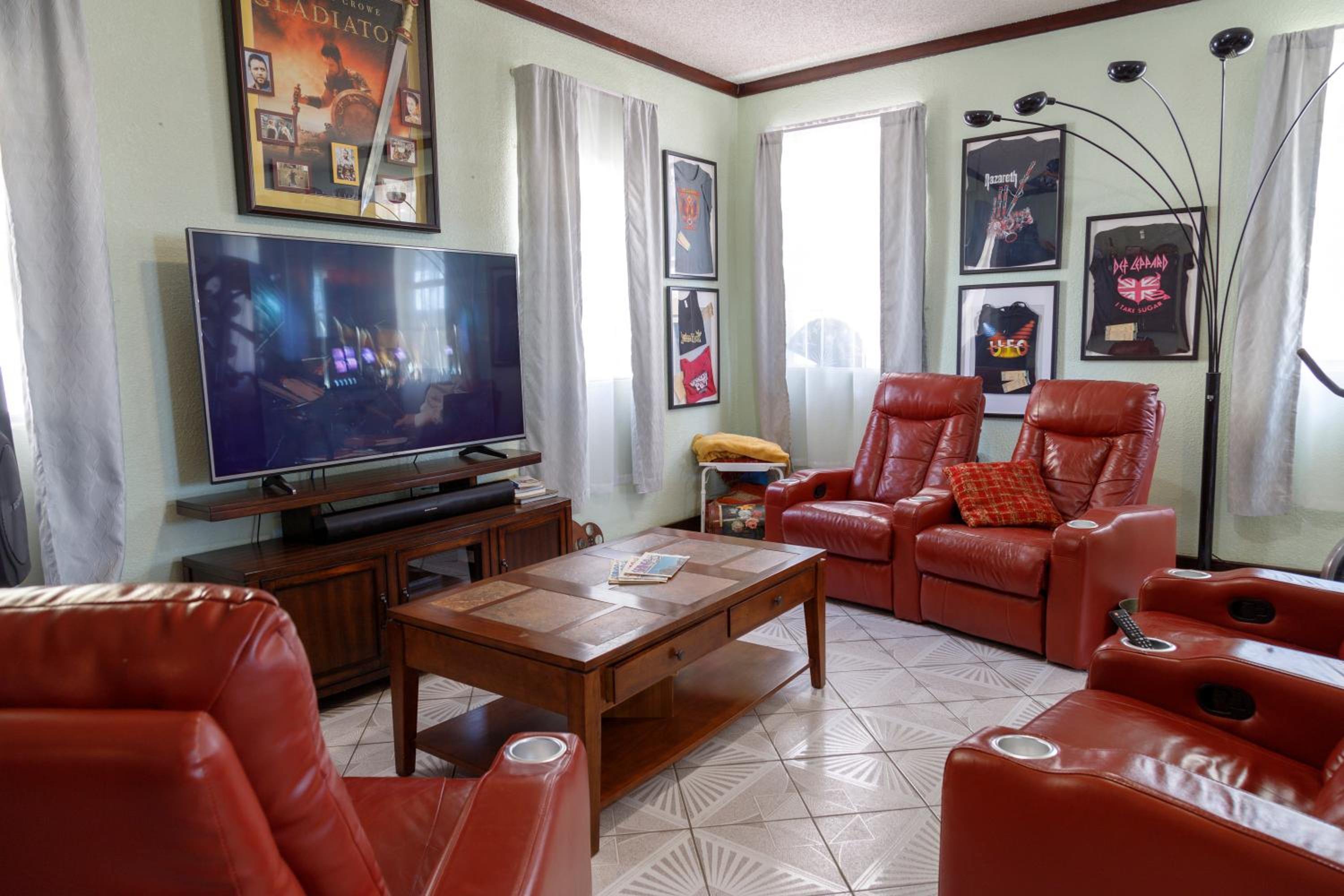 Deluxe King Room photo 2