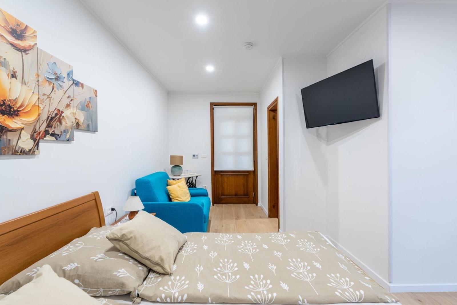 Deluxe Two-Bedroom Apartment with Garden View