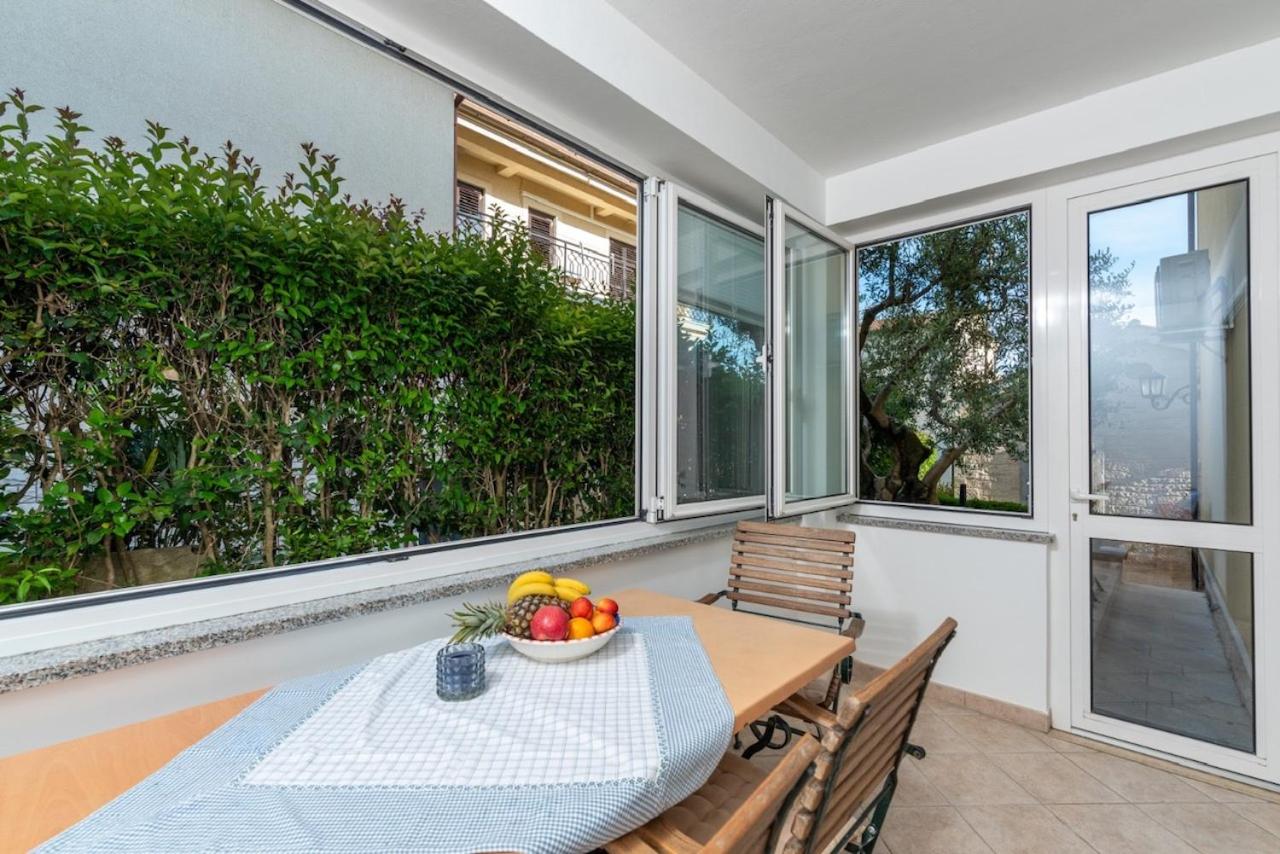 Deluxe One-Bedroom Apartment with Garden View
