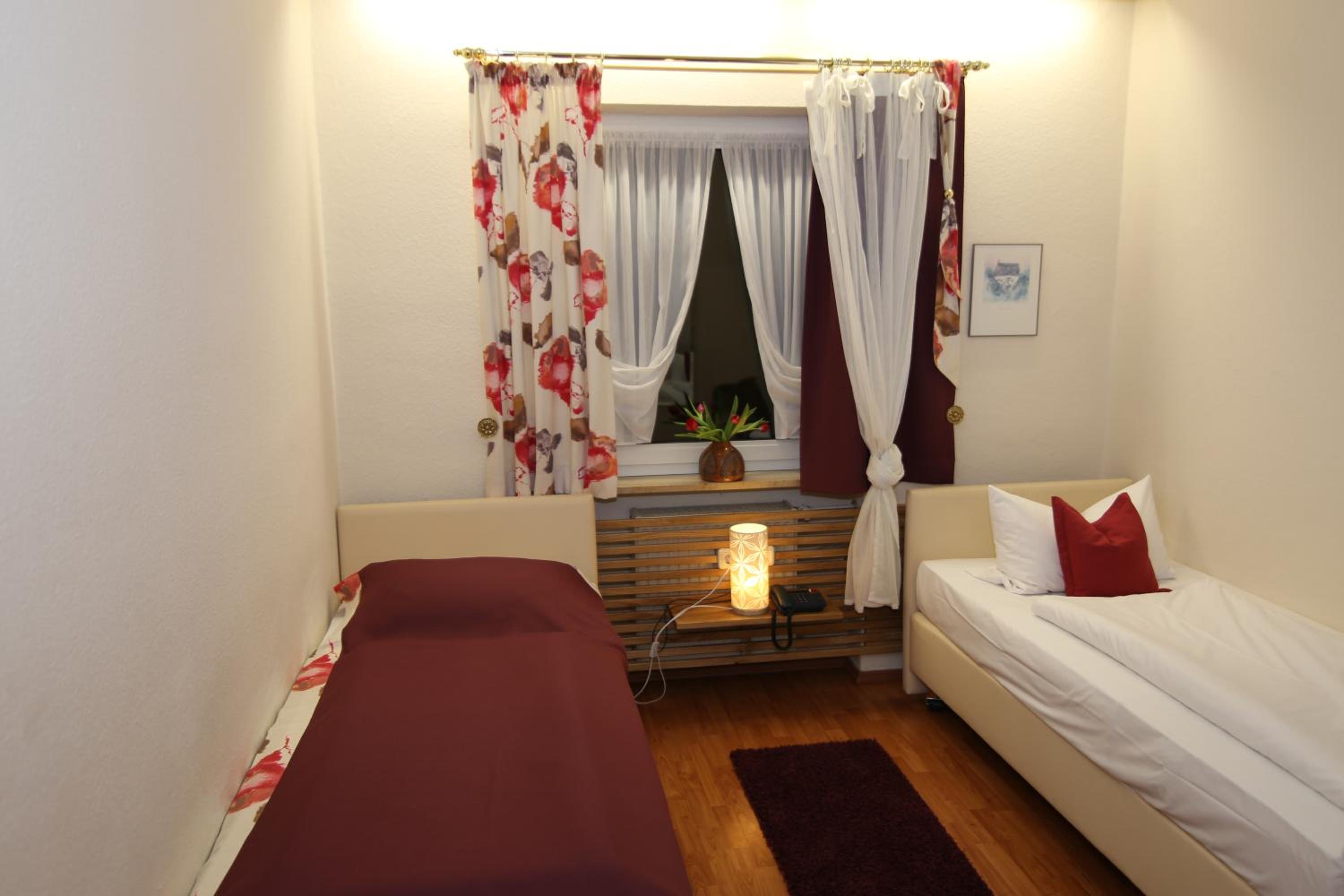 Twin Room - Photo 4