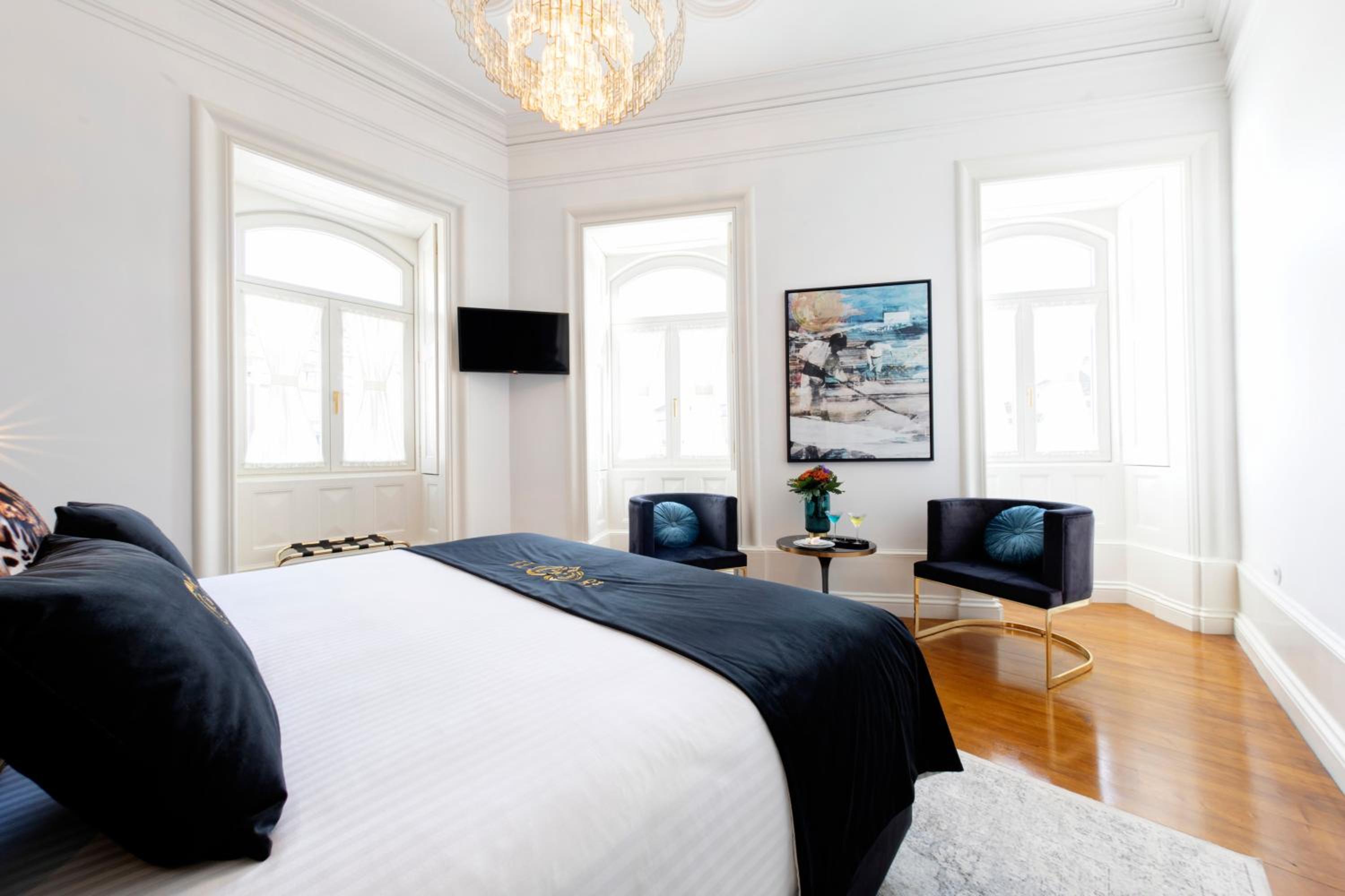 Junior Suite with Canal View - Photo 2