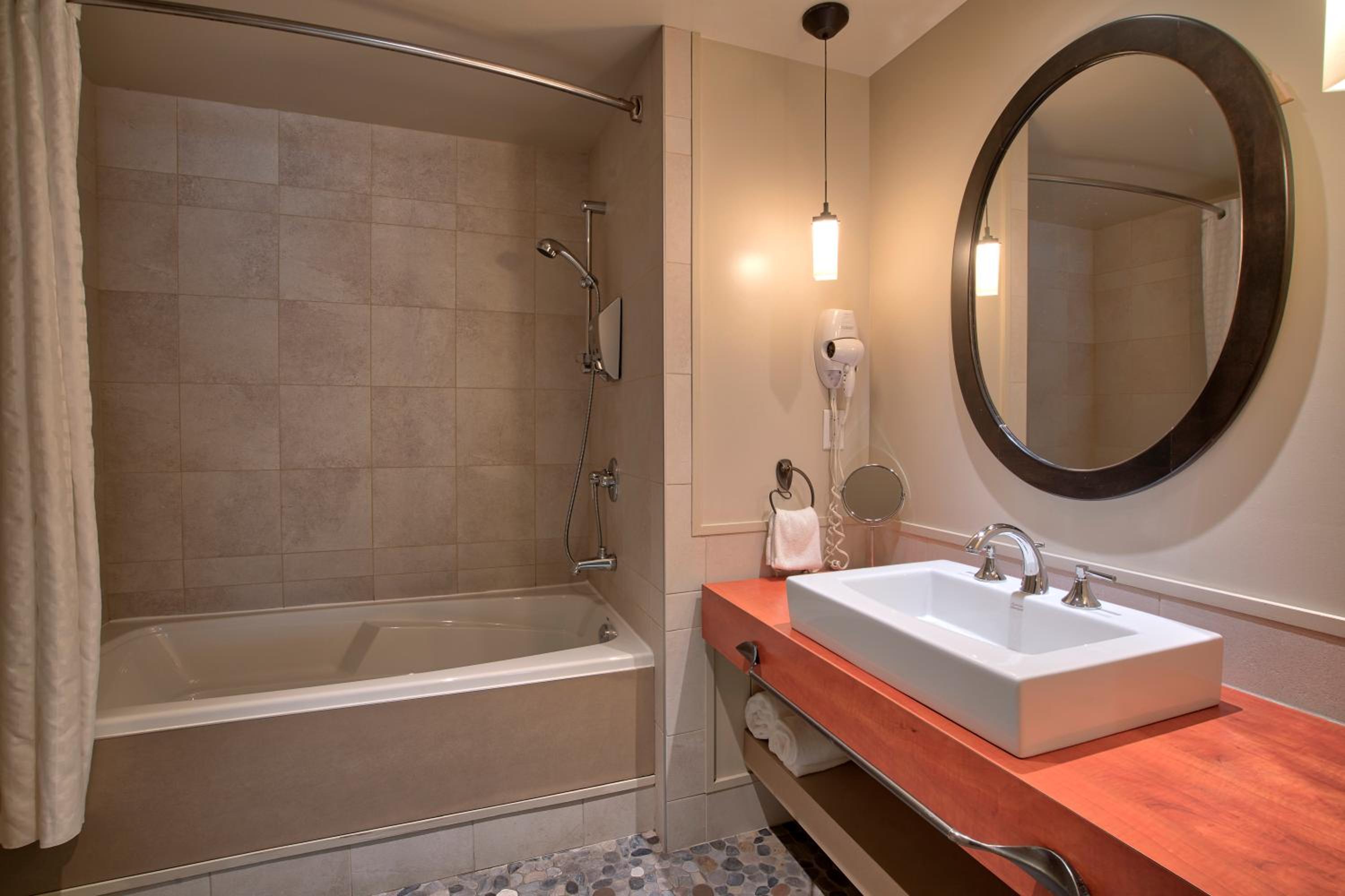 Comfort Room - Photo 2