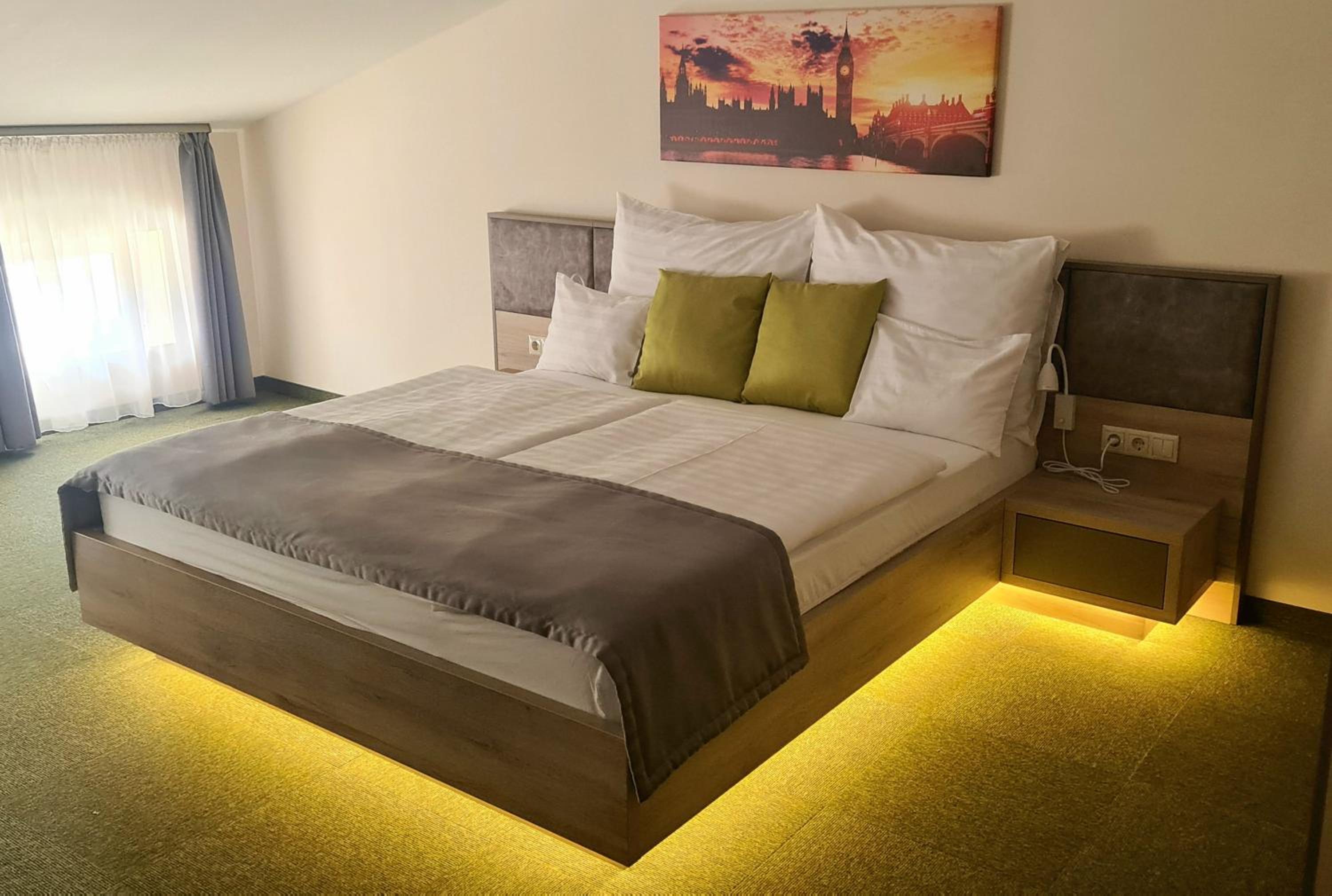 Deluxe Double Room with Extra Bed - Photo 4