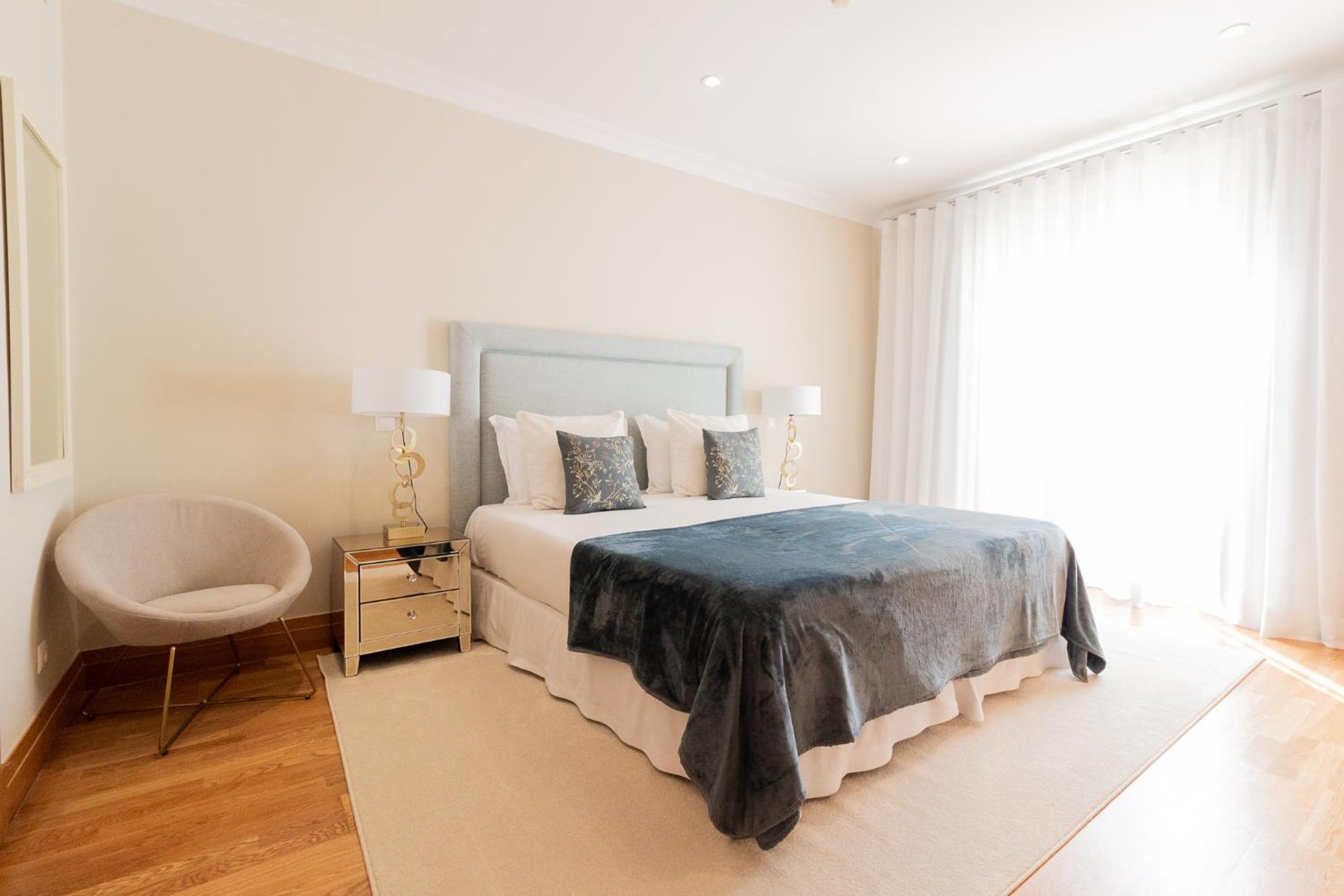 Appartement 2 Chambres avec Jardin et Jacuzzi