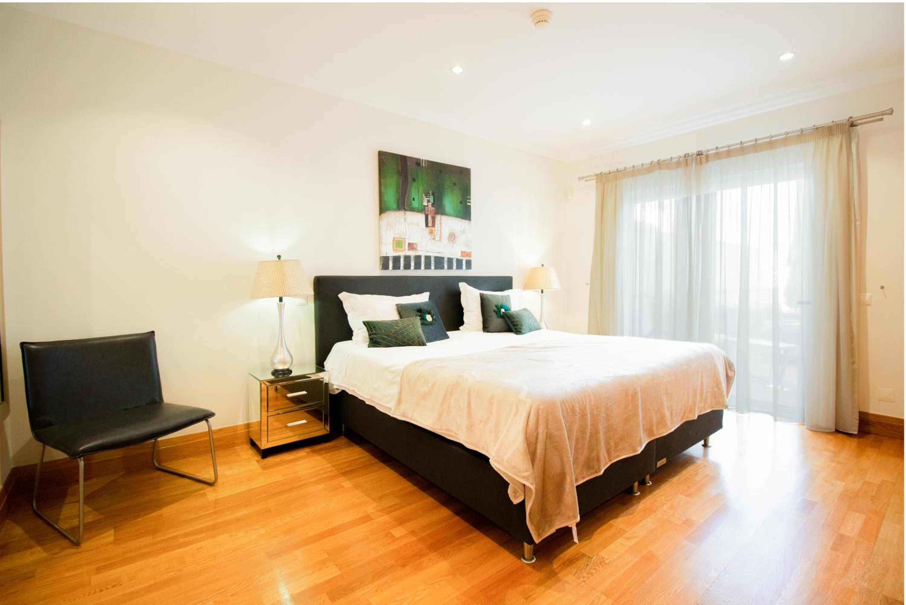Two-Bedroom Apartment with Hot Tub and Parcial Sea View photo 3