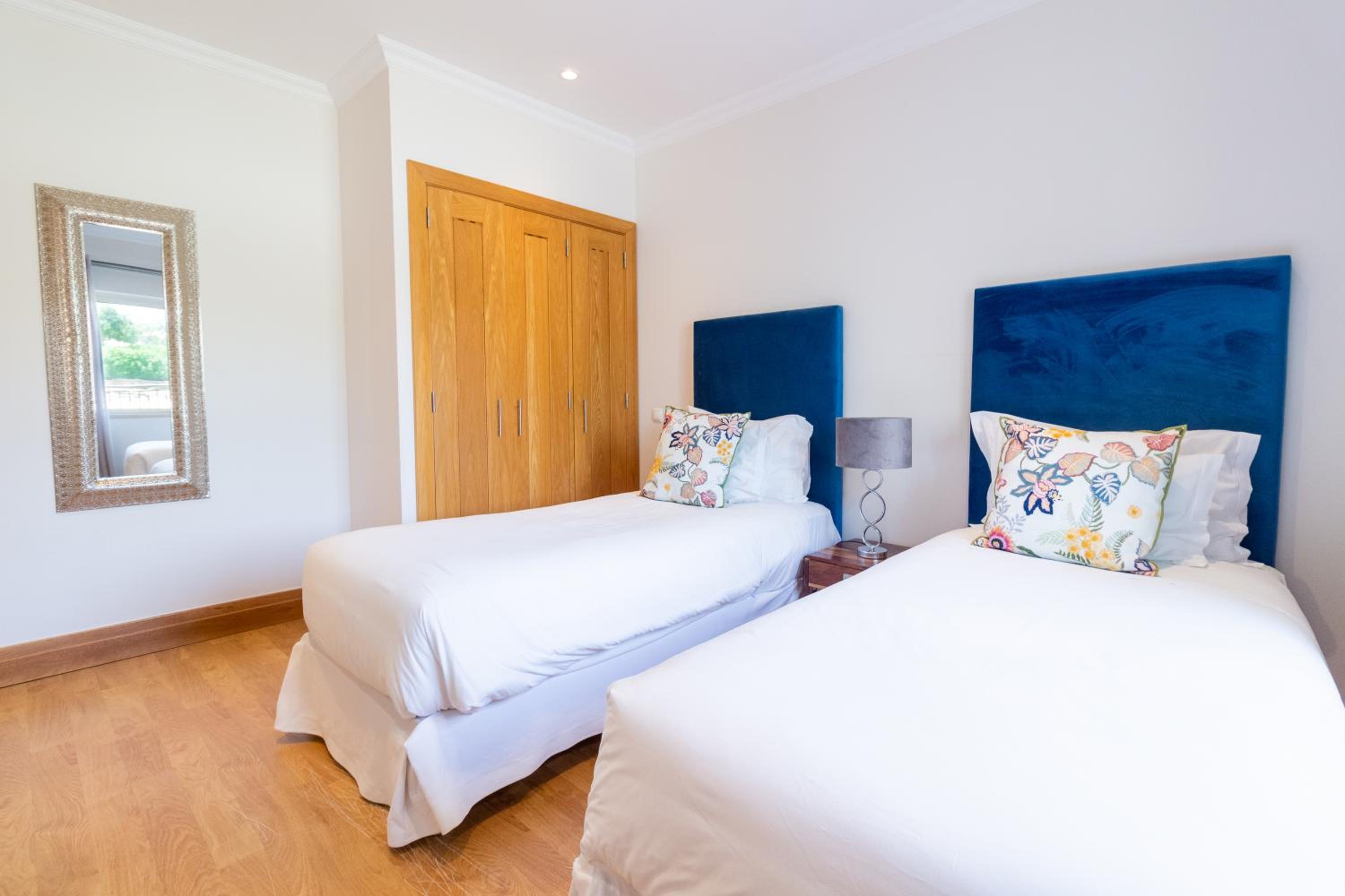 Two-Bedroom Apartment with Hot Tub and Parcial Sea View photo 2