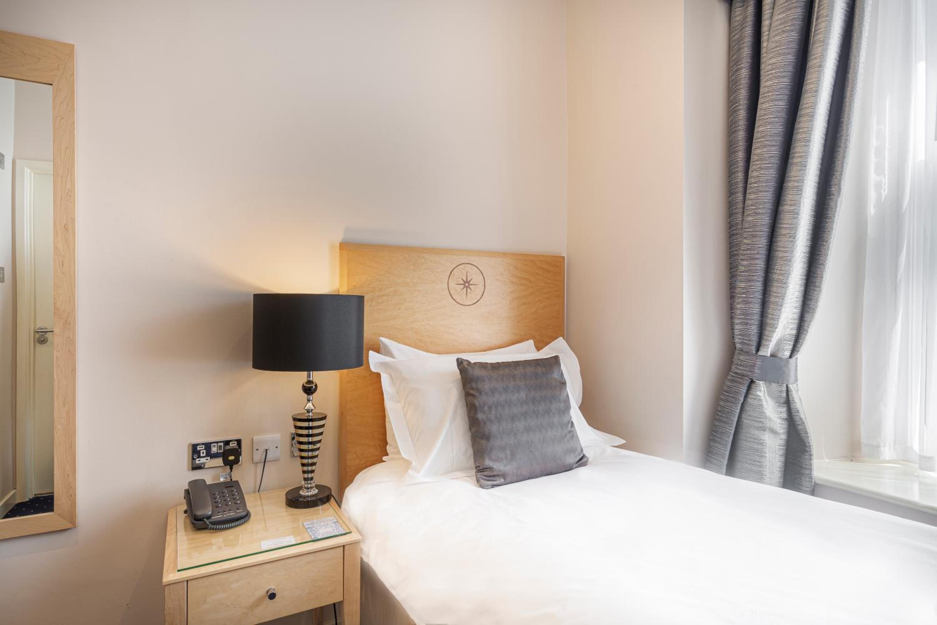 Single Room photo 2
