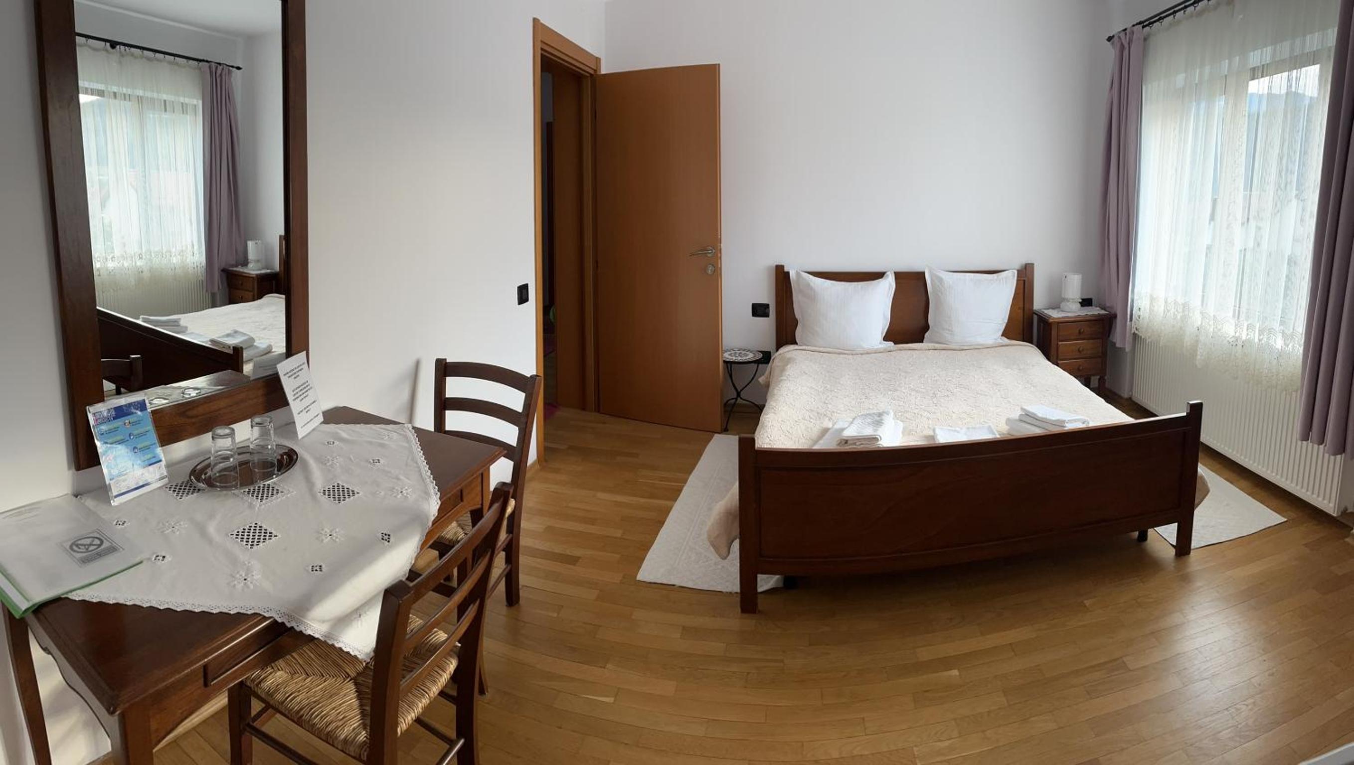 Double Room - Photo 10
