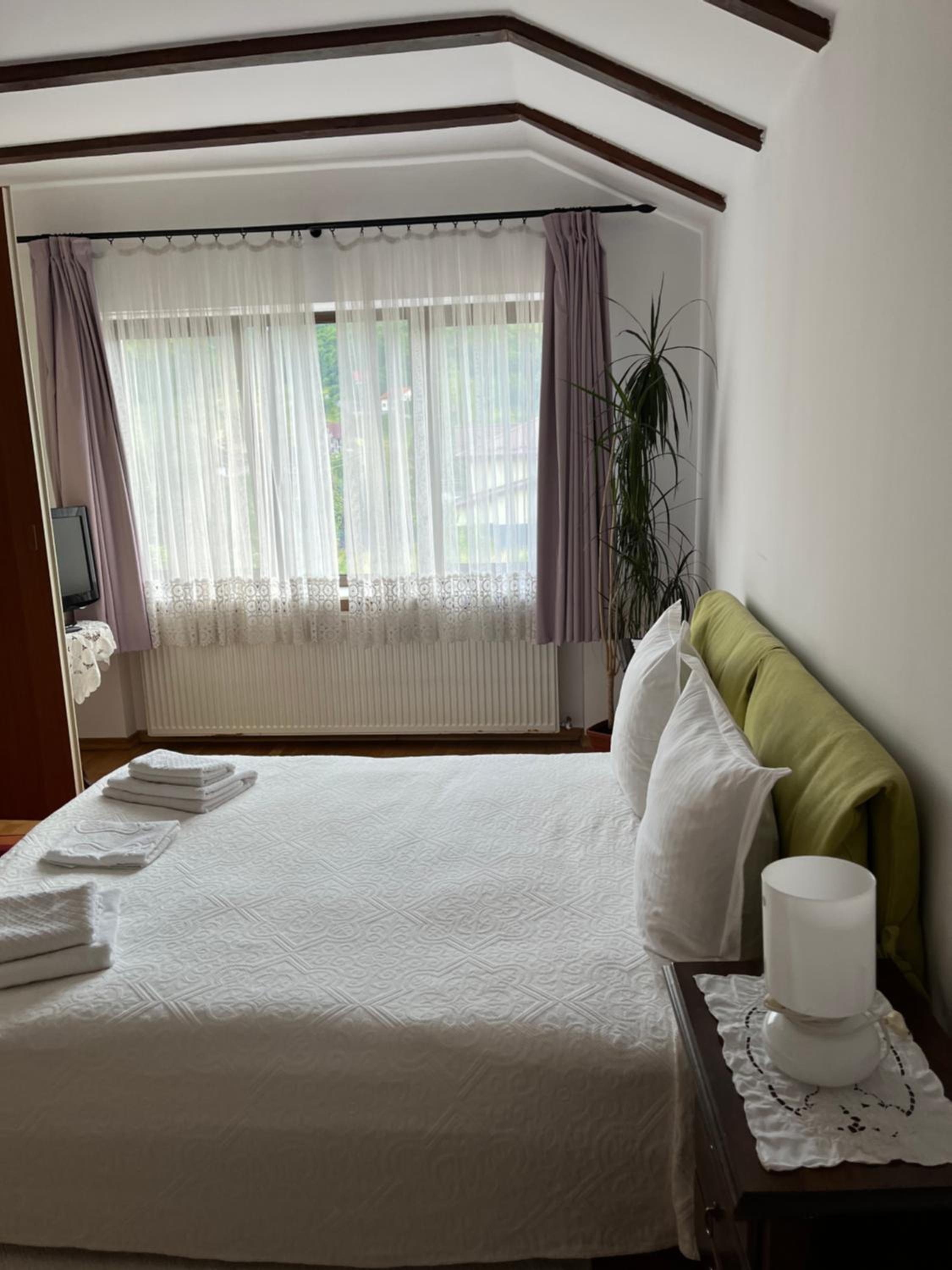 Double Room - Photo 9
