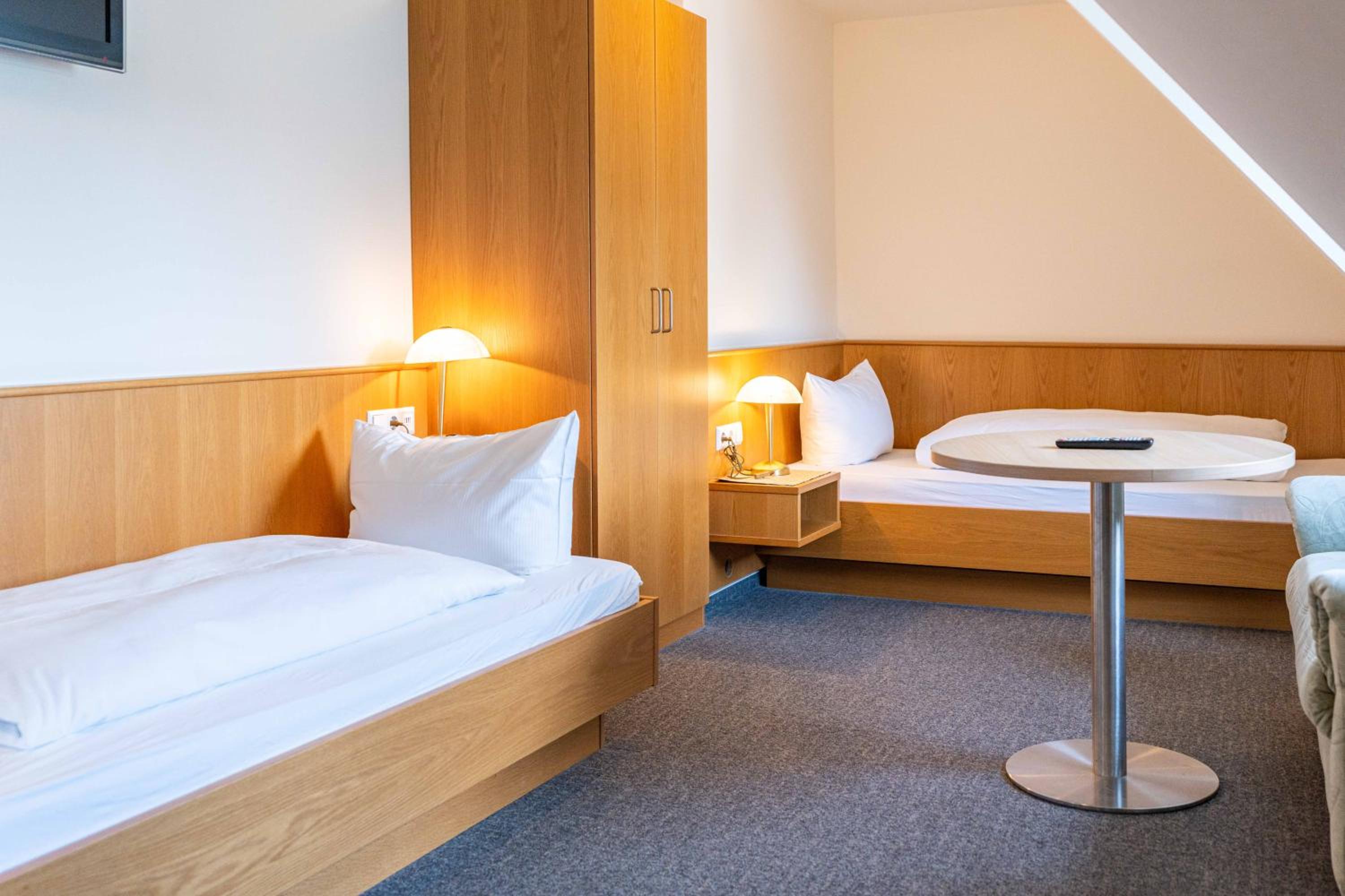 Standard Twin Room photo 2