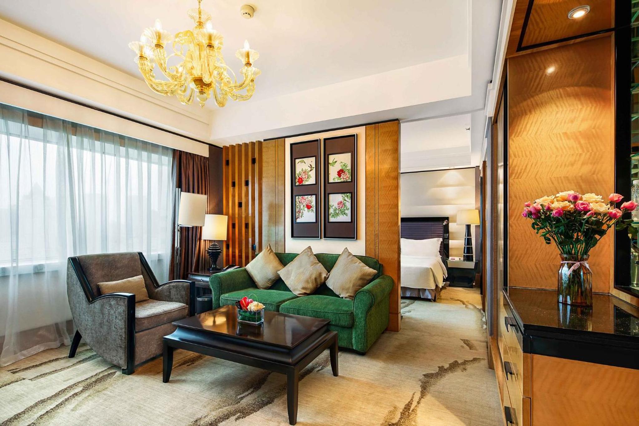 One-Bedroom Suite - Photo 2