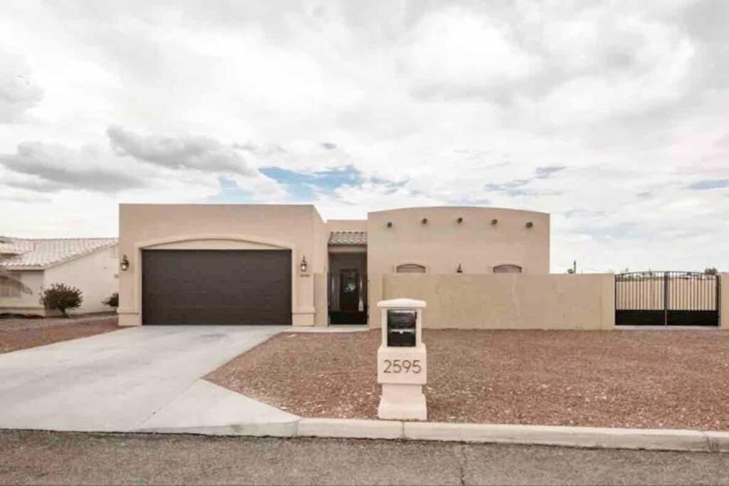 Three-Bedroom House photo 3