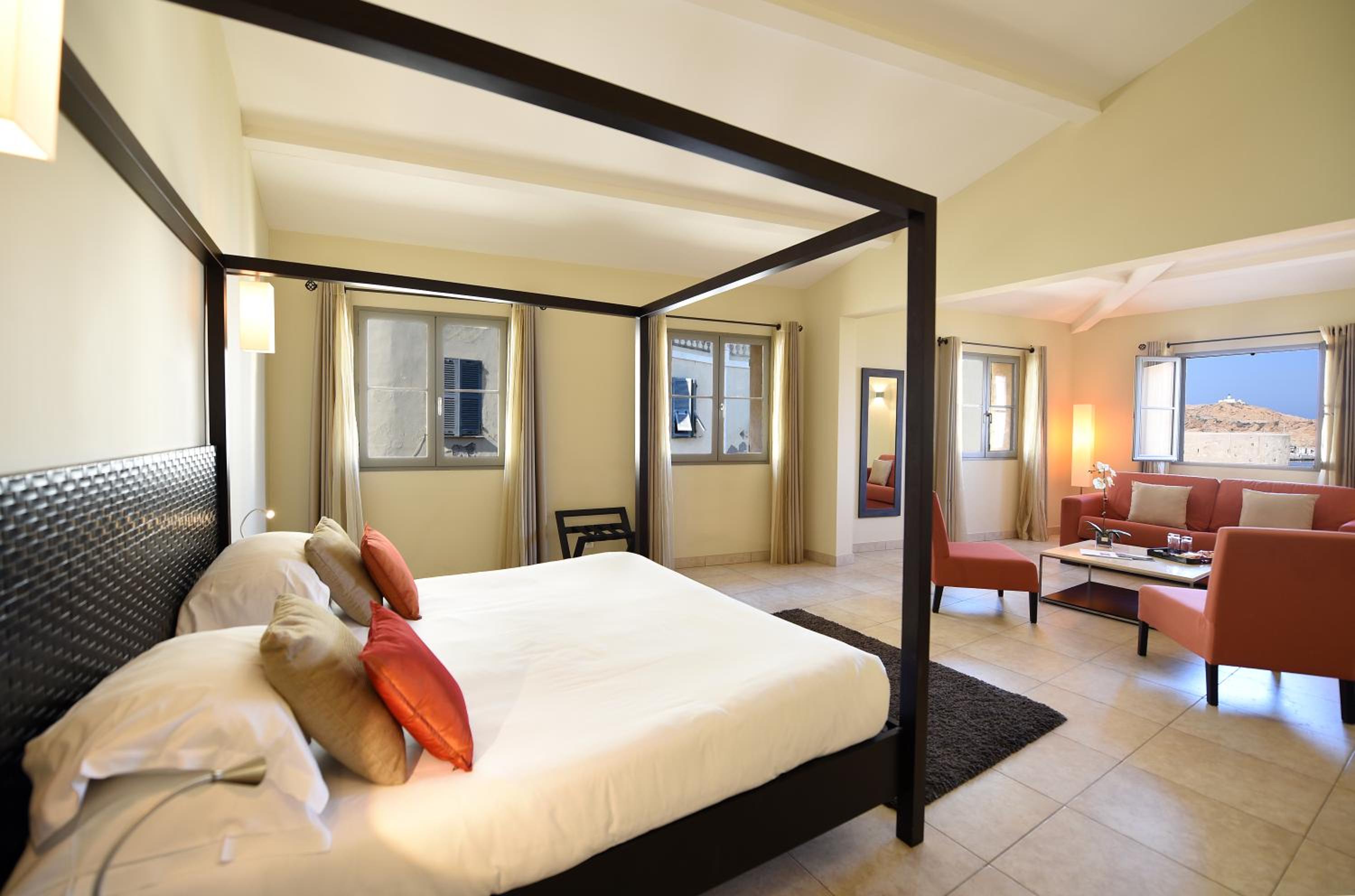 Superior  Suite - Photo 7
