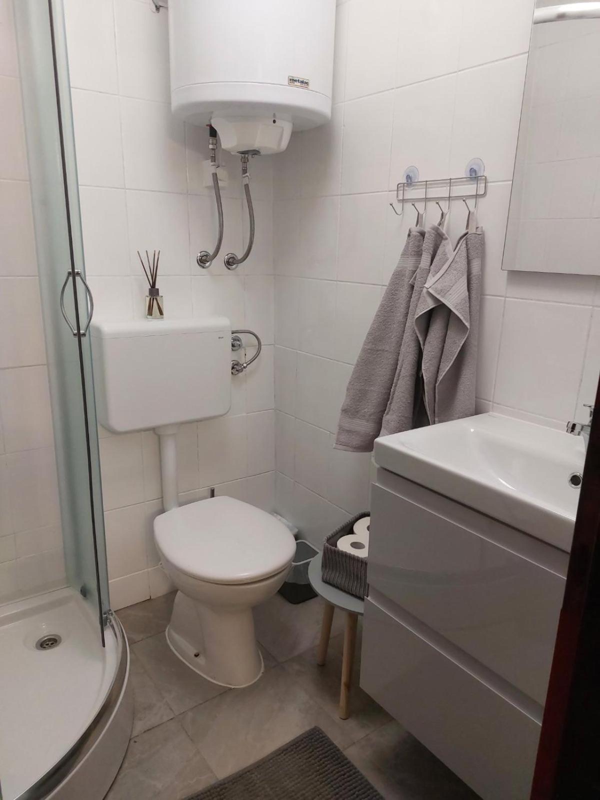 One-Bedroom Apartment - Photo 7
