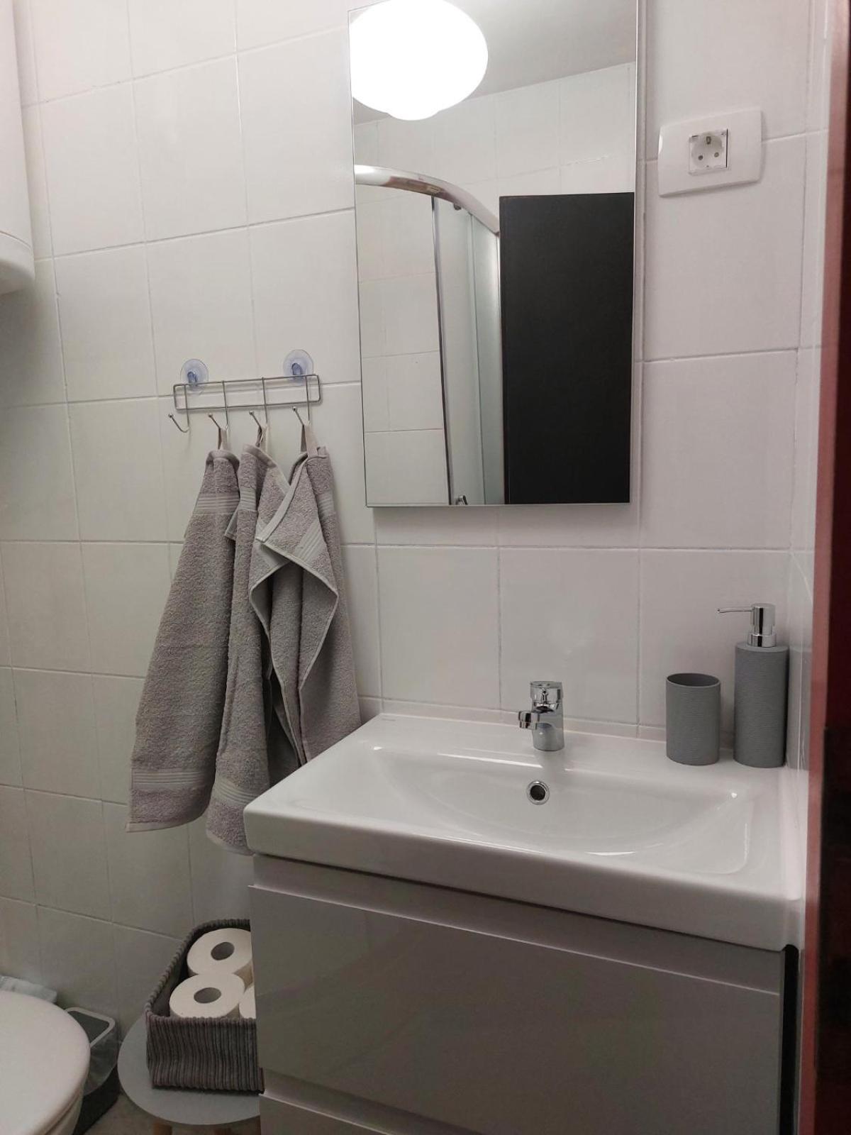 One-Bedroom Apartment - Photo 2