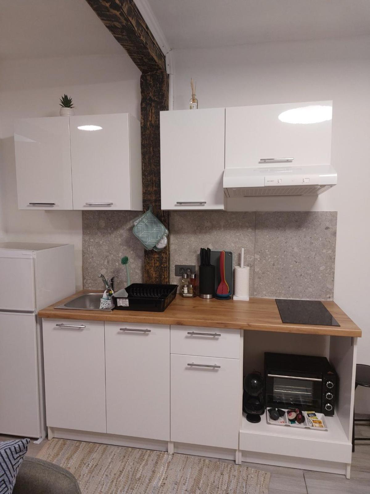 One-Bedroom Apartment - Photo 3
