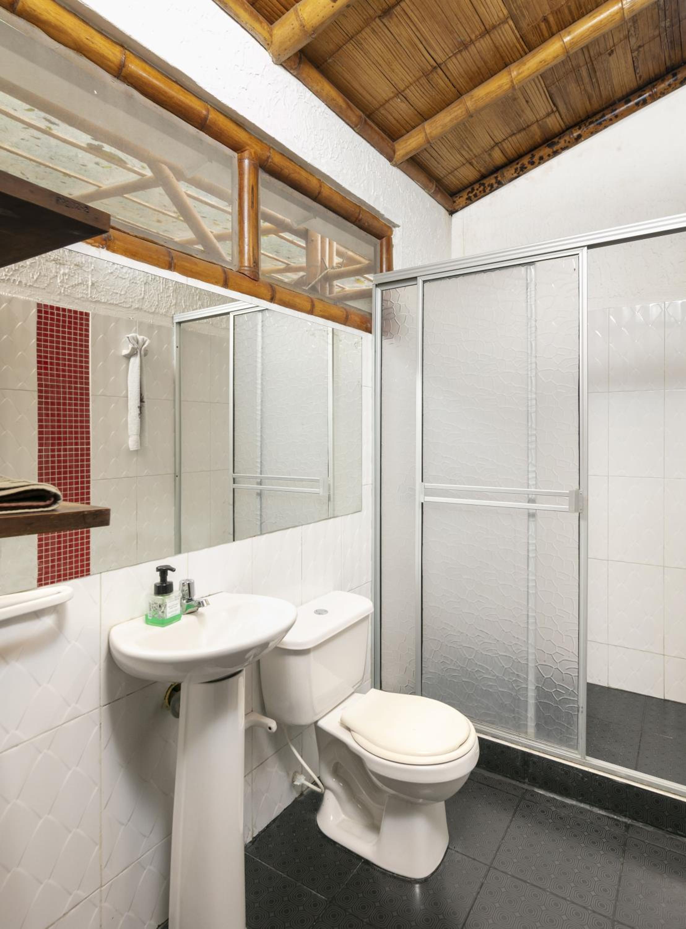 Quadruple Room With Private Bathroom photo 3