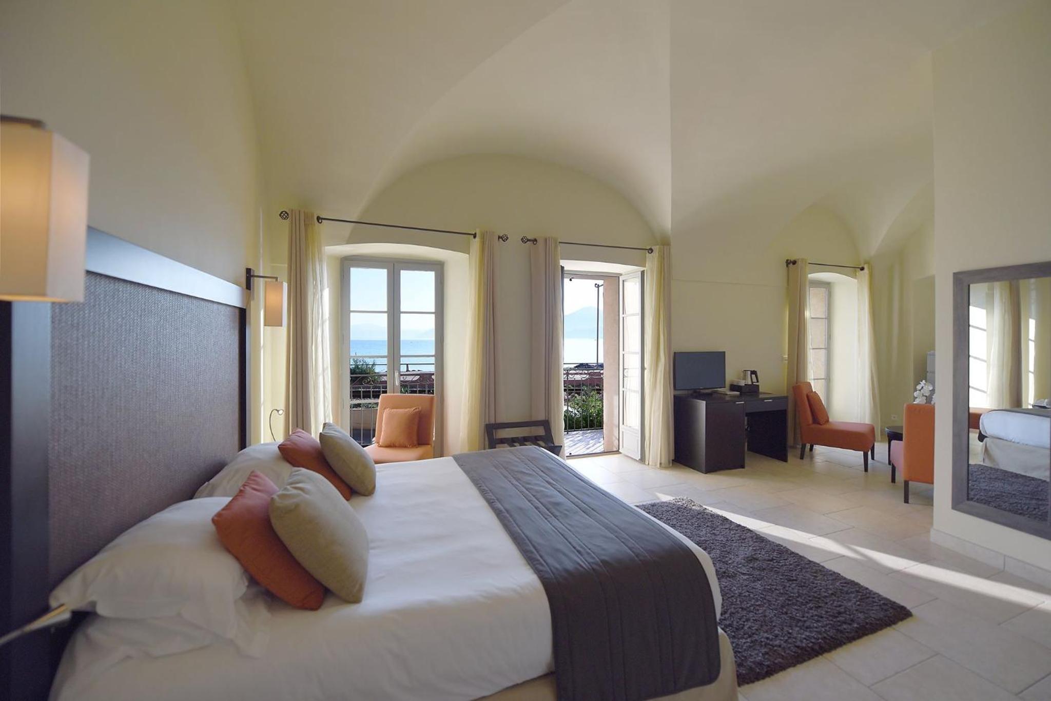Deluxe Suite - Photo 5