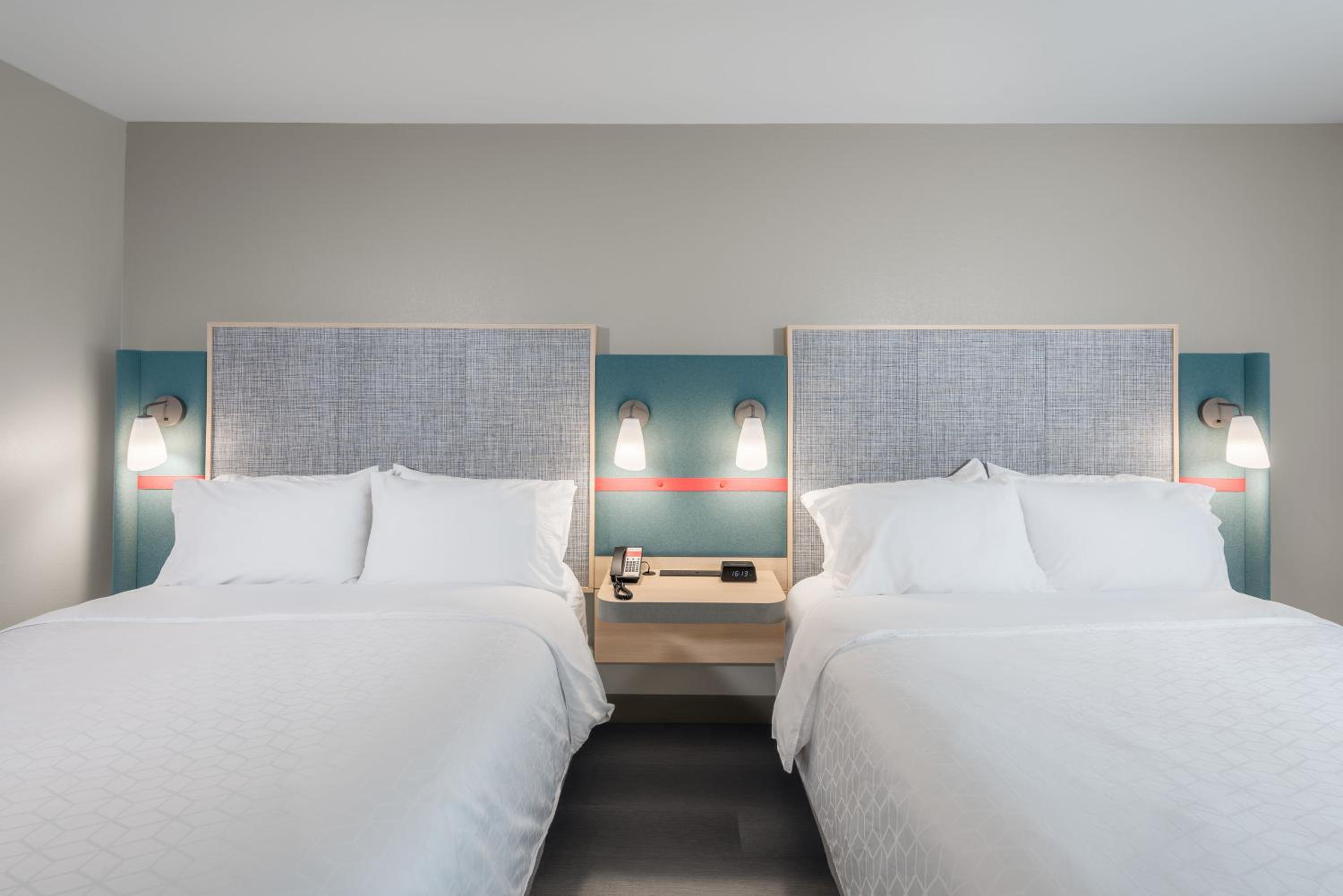 Standard Room with Two Queen Beds - Photo 1