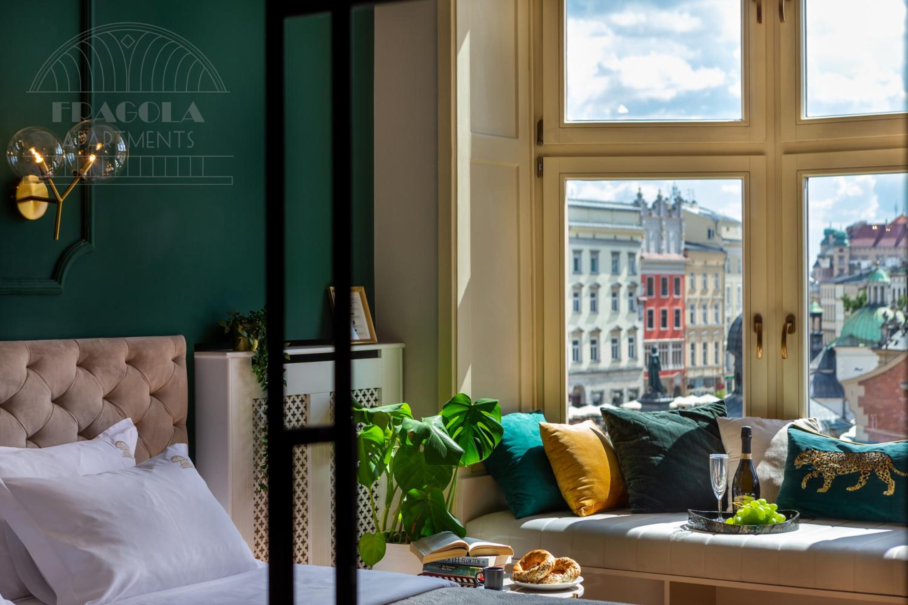 Feniks Jade 2-Bedroom with the best Main Square view photo 3