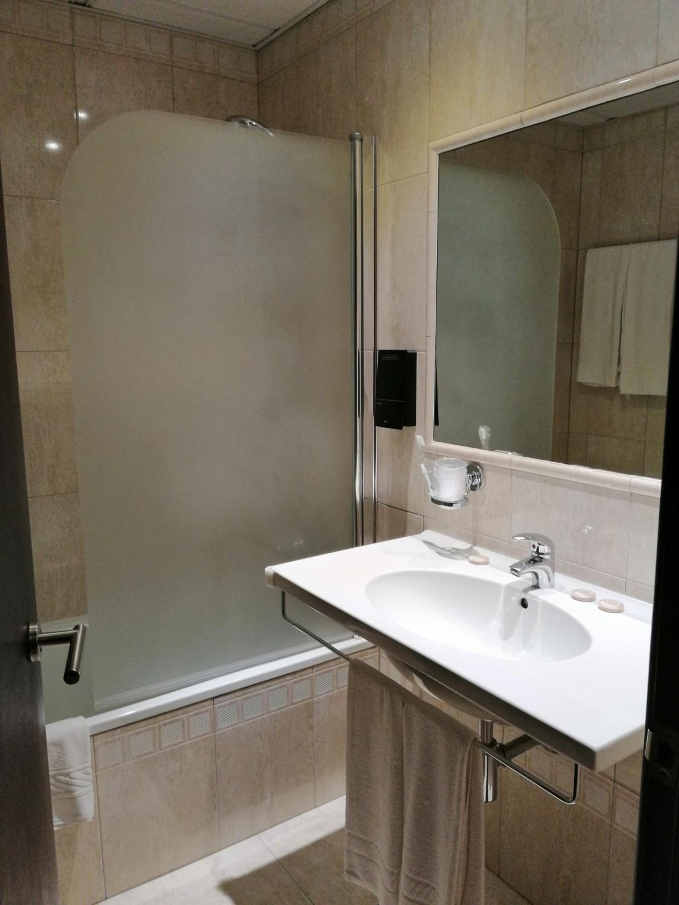 Suite - Photo 3