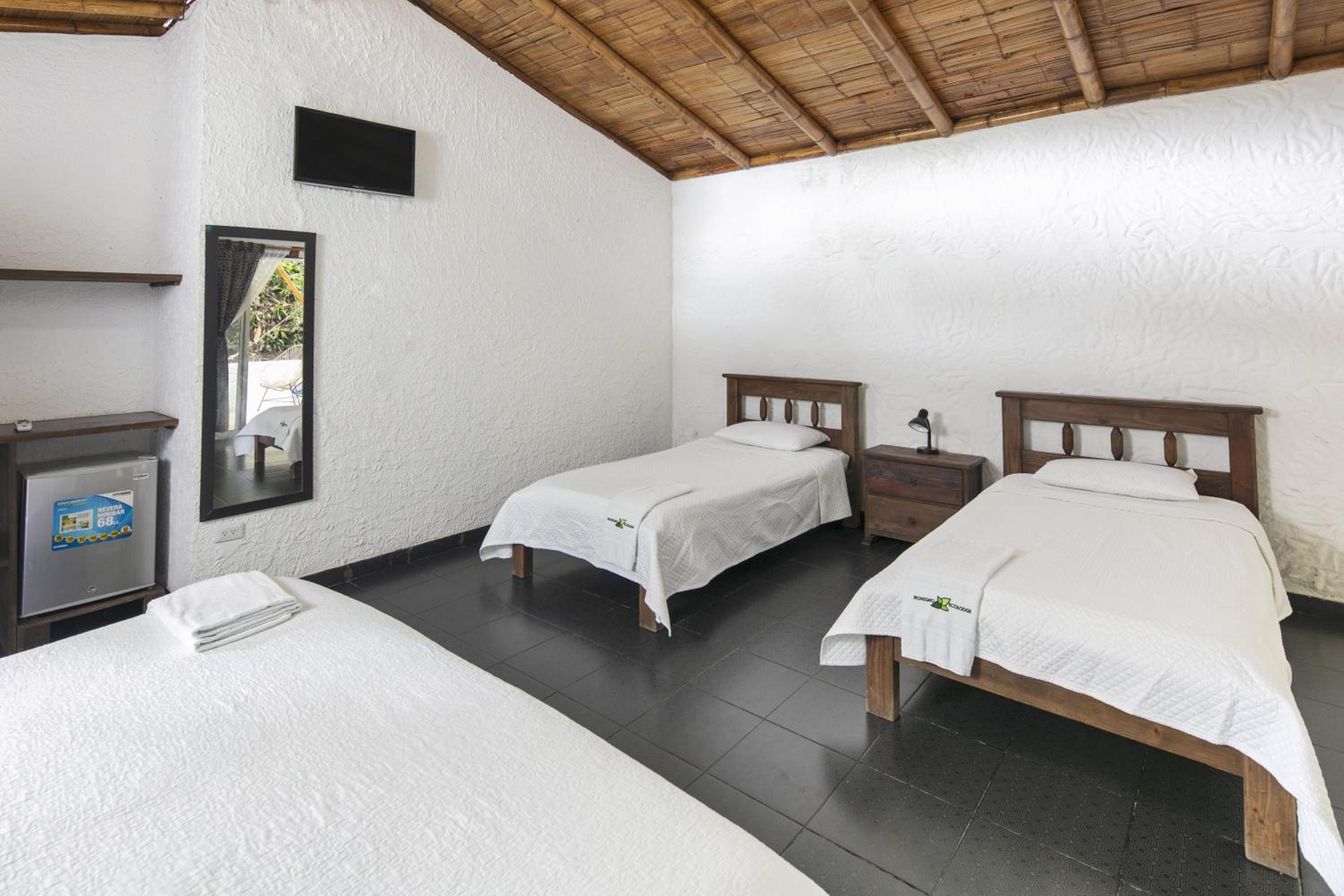 Quadruple Room With Private Bathroom photo 1