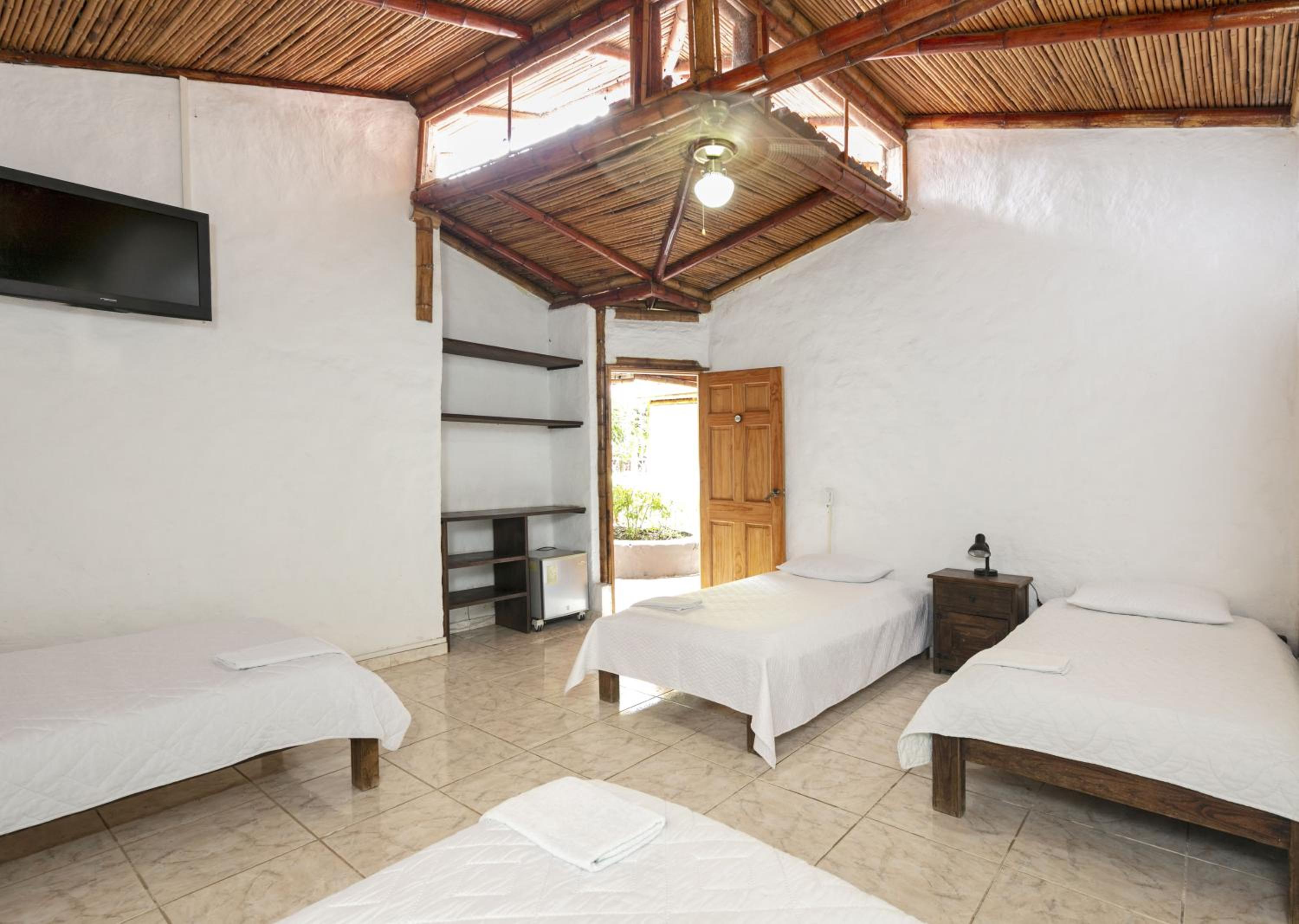 Quadruple Room With Private Bathroom photo 1