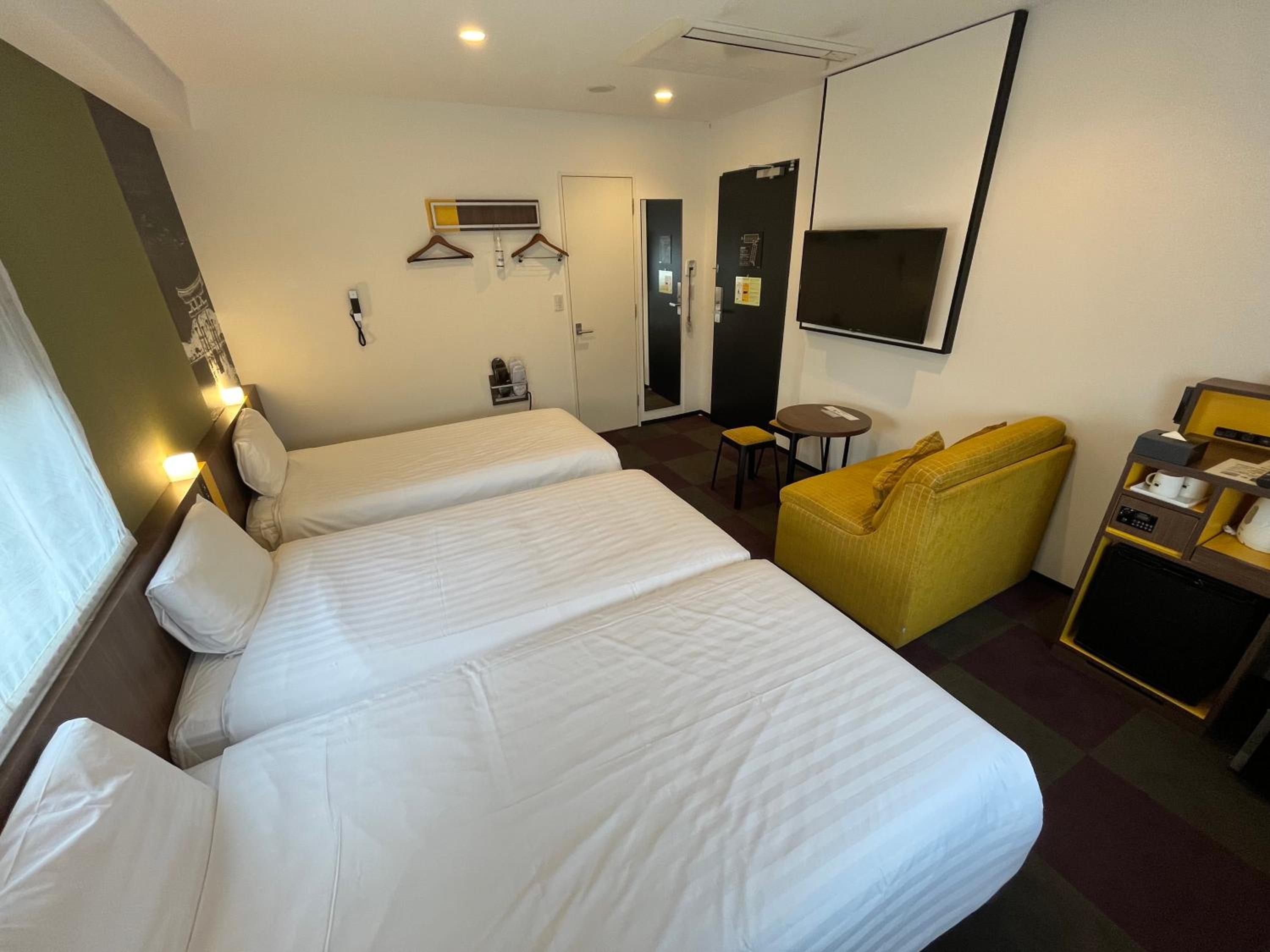 Triple Room - Non-Smoking photo 3