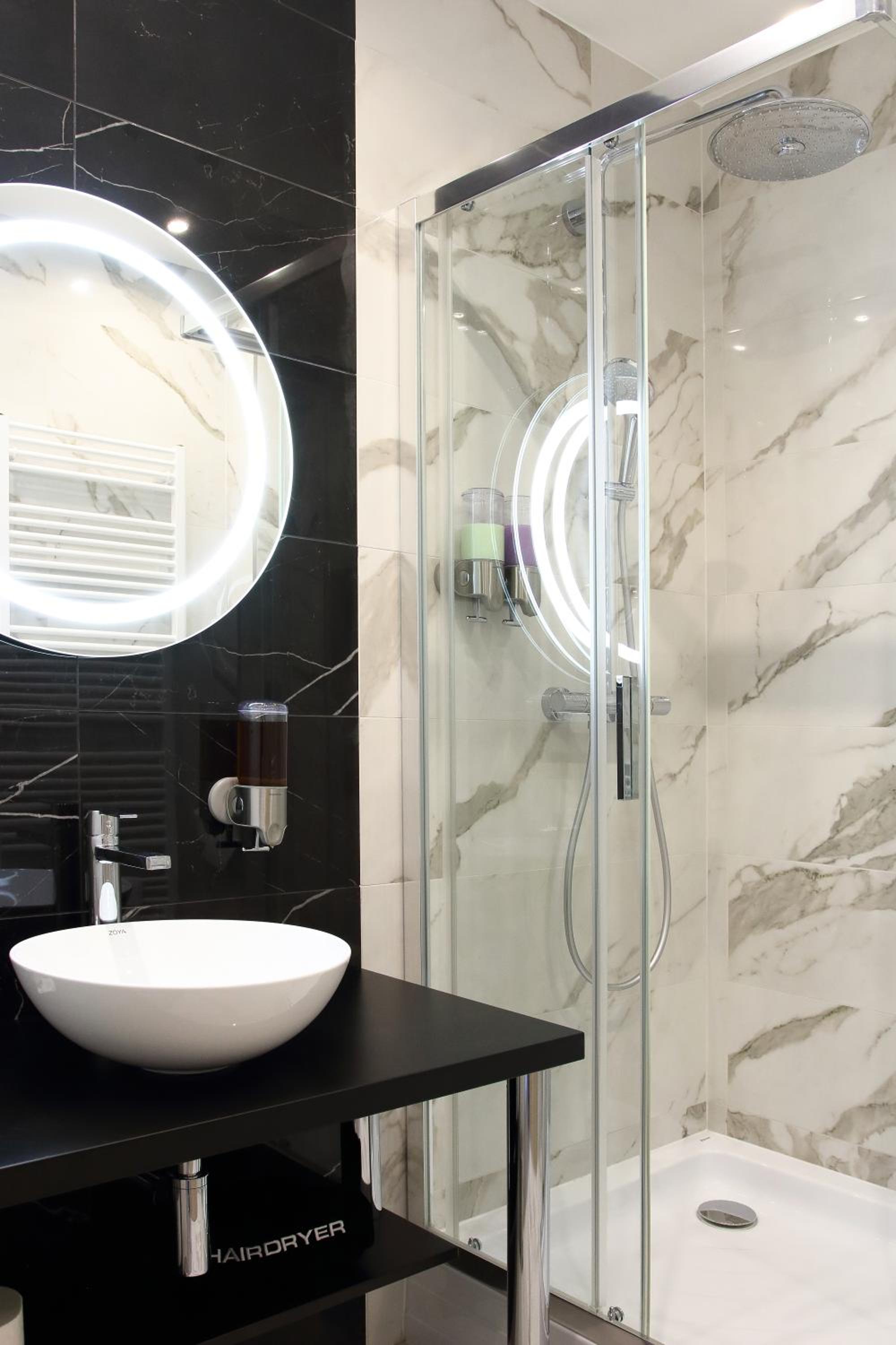 Superior King Suite - Photo 4