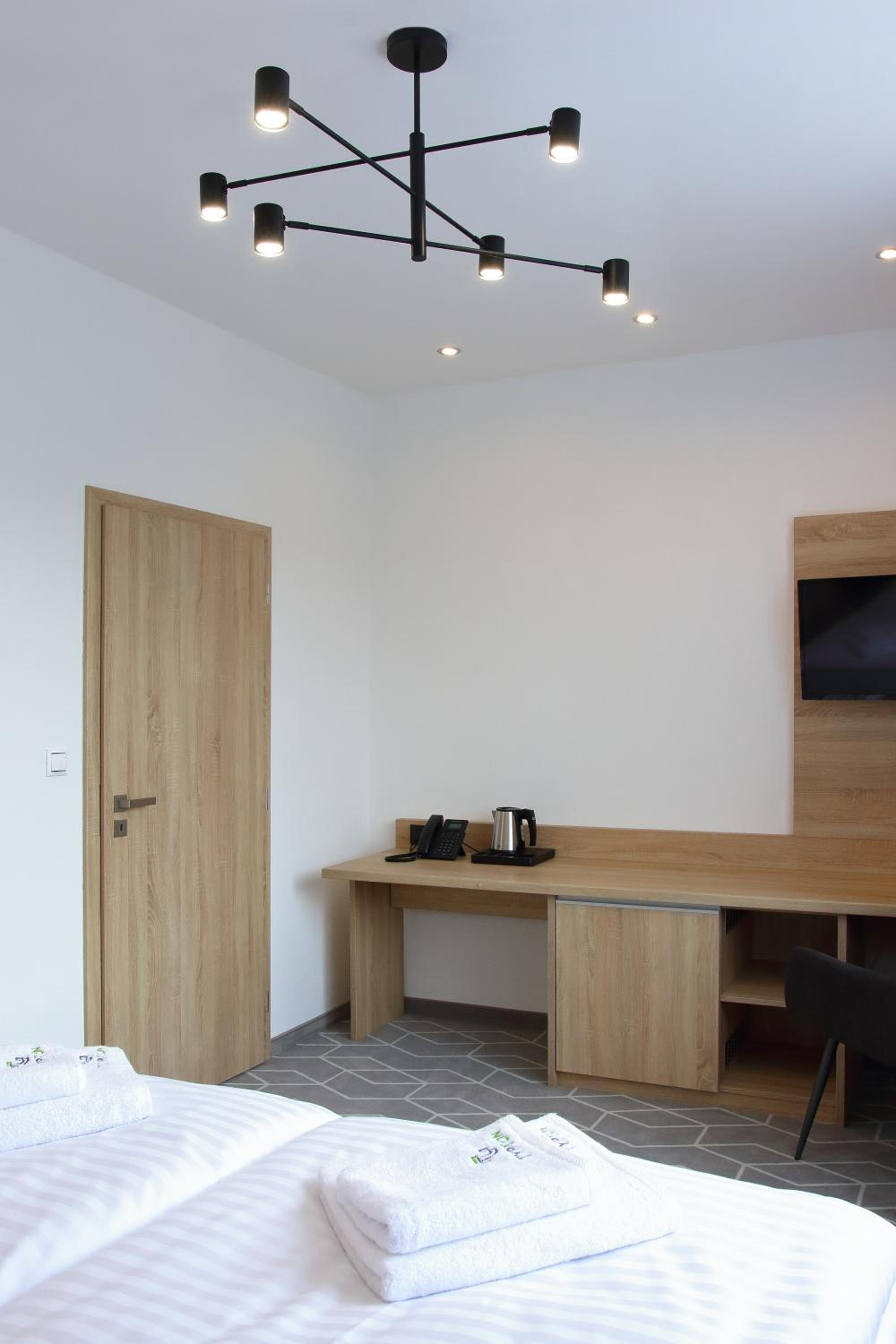 Deluxe Double or Twin Room - Photo 6